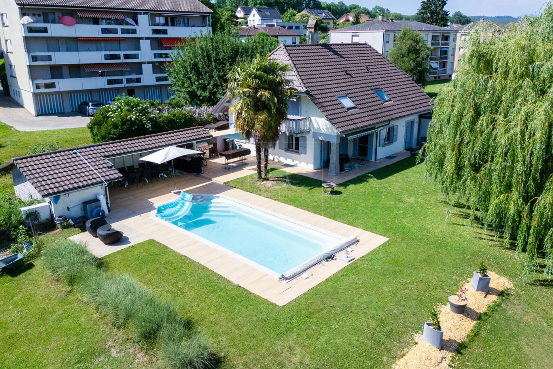 Spacieuse villa avec piscine et 2.5 pièces indépendant à St-Aubin
