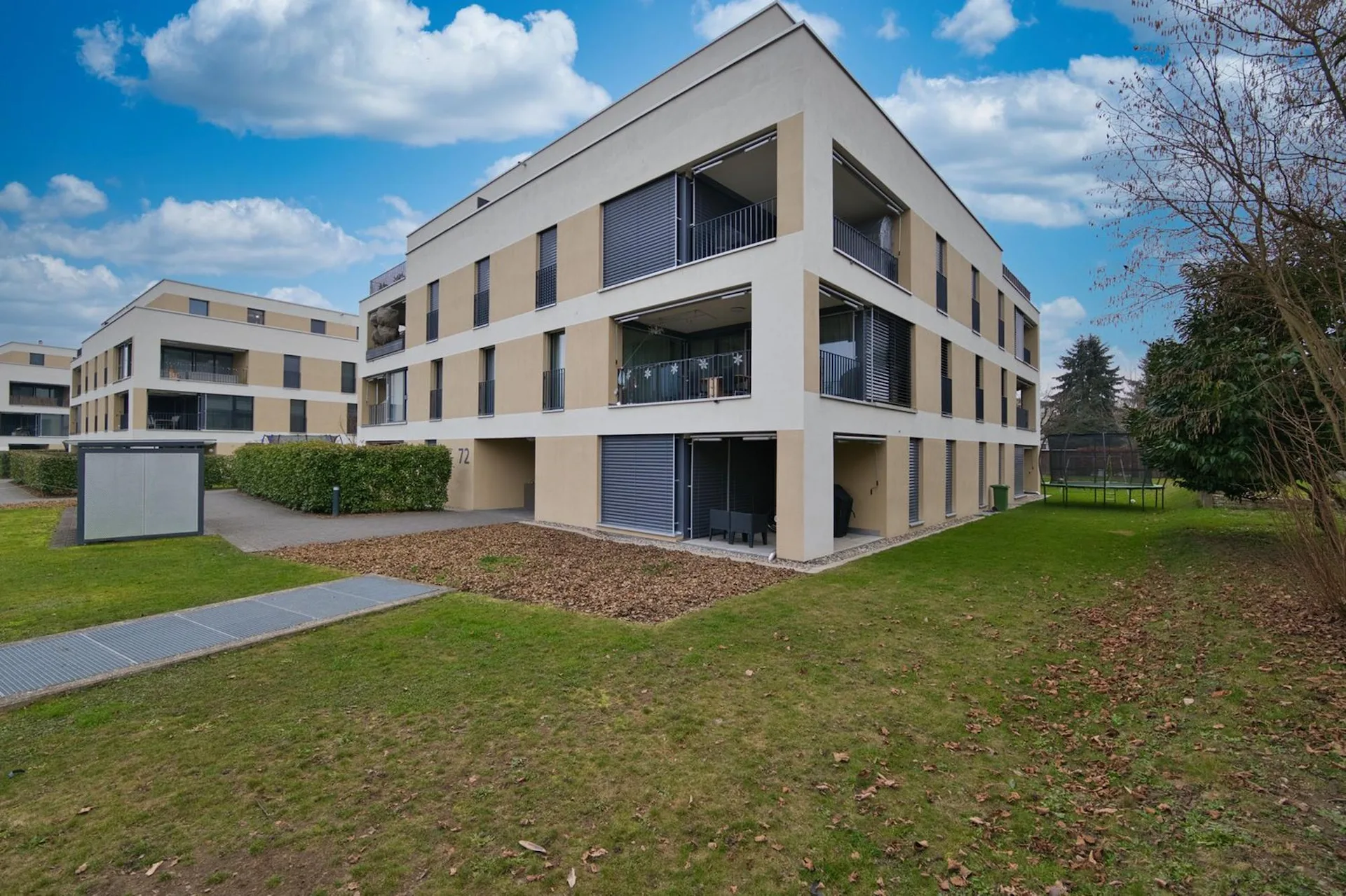 Exklusive 4.5-Zimmer-Wohnung mit Balkon, Keller & E-Ladestation bei Einstellhallenplatz