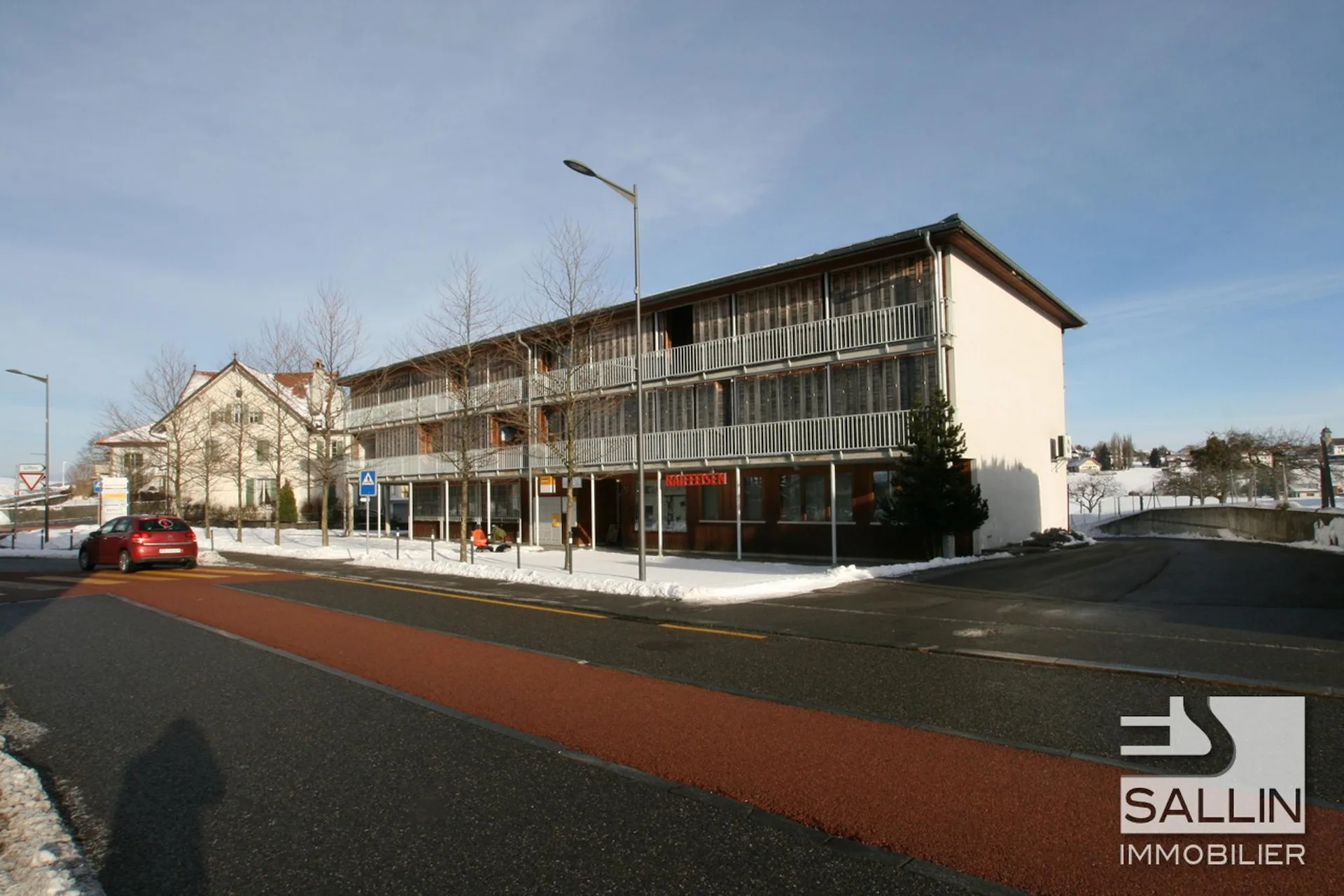 SPACIOUS 4½ ROOM APARTMENT