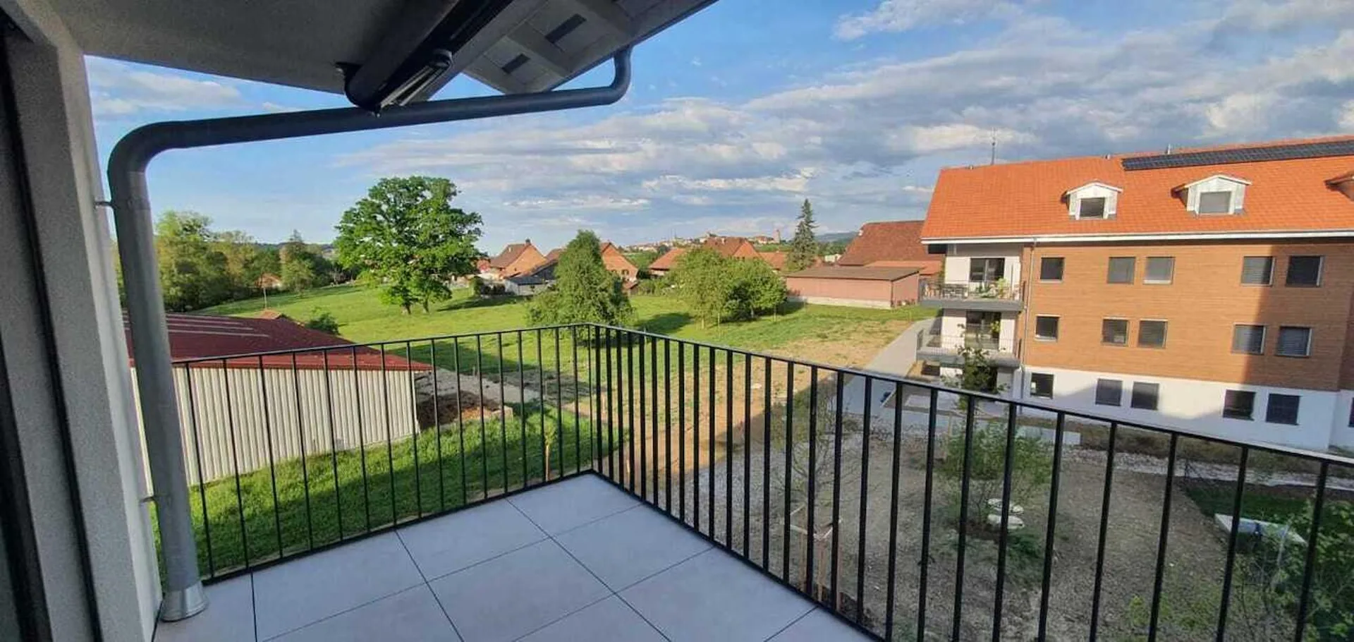 Neue 3.5-Zimmer-Wohnung mit großem Balkon