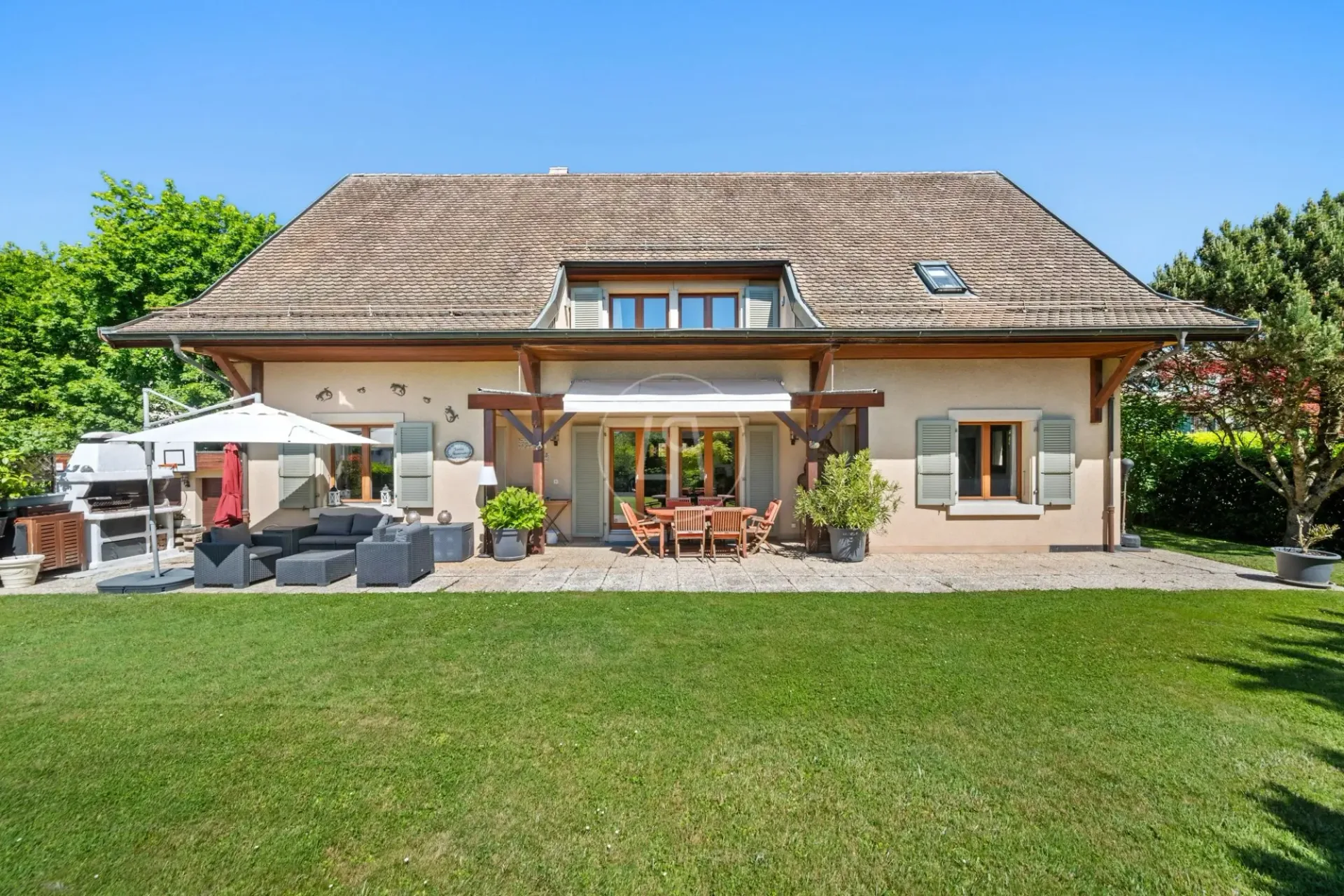 Beautiful family house in the center of Morges