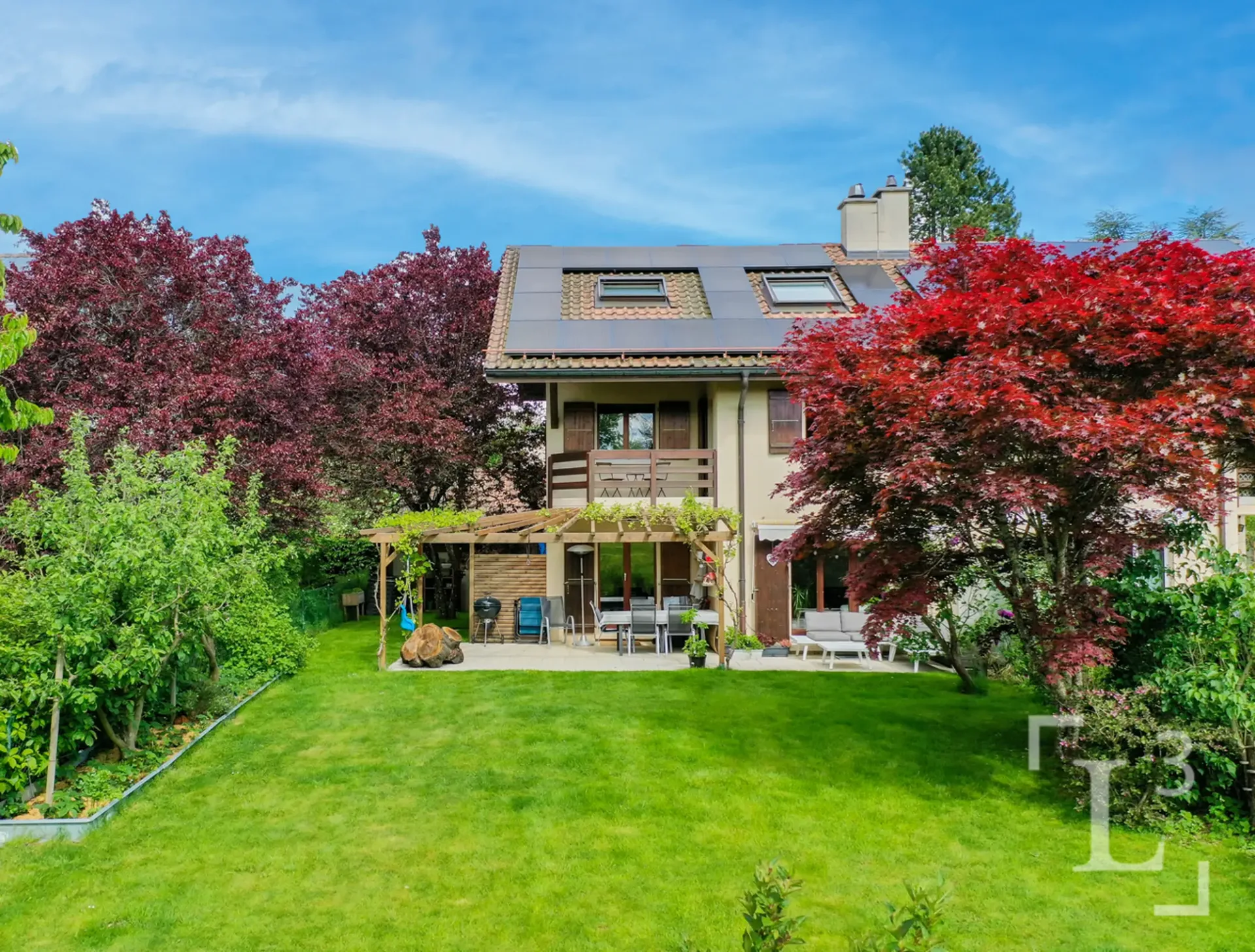 Spacieuse maison jumelle avec jardin