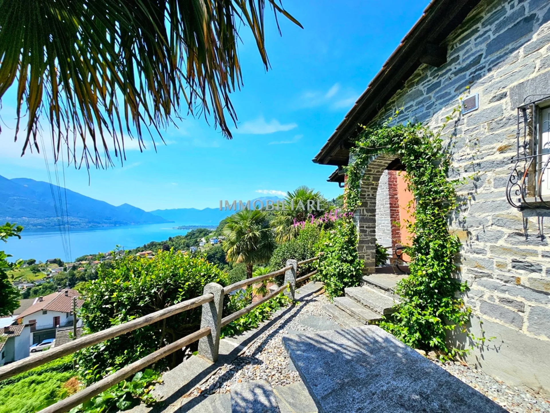 Ferienhaus mit Weitblick  in sonniger, ruhiger Lage und Baulandreserve