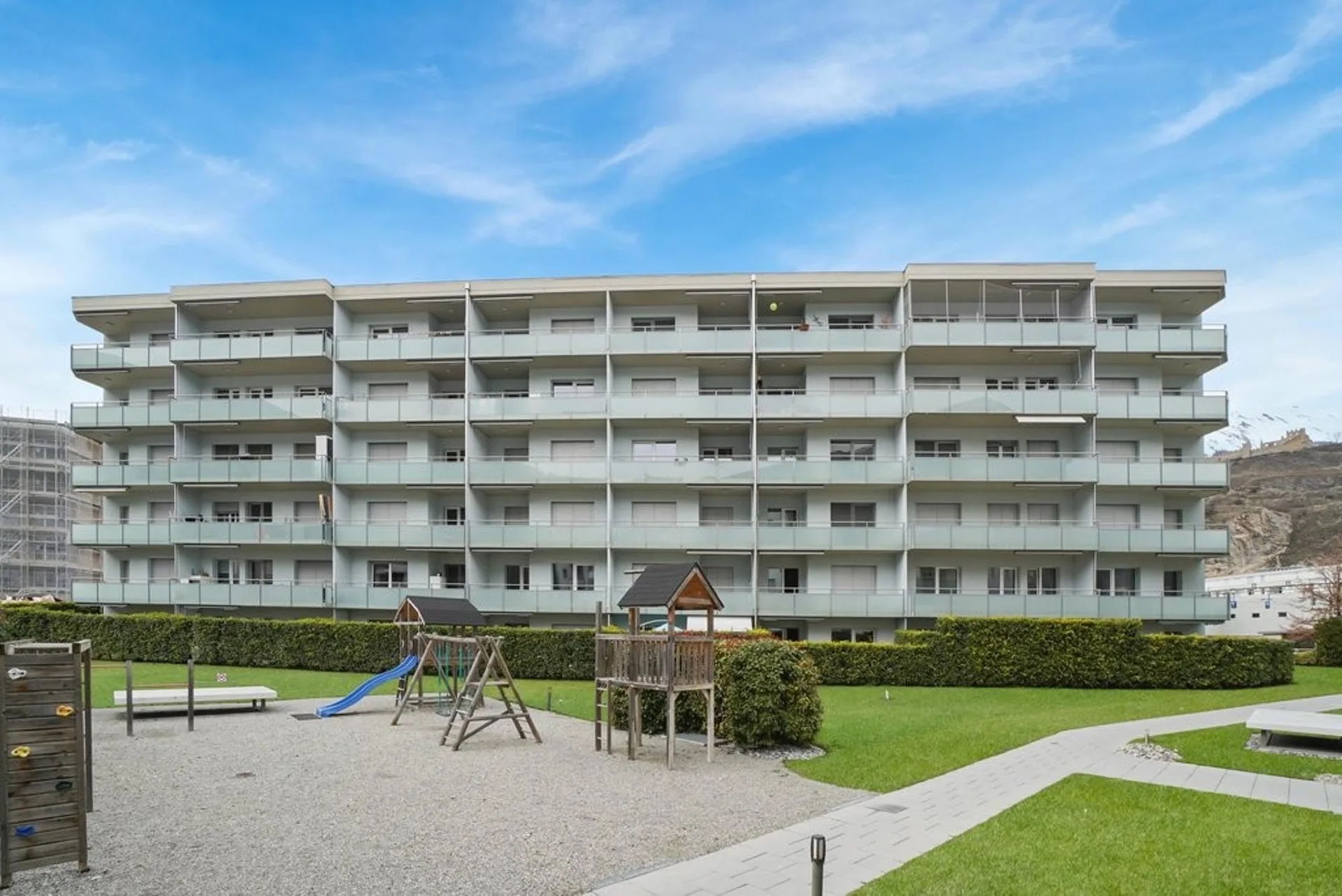 Cherchez-vous un logement moderne proche du centre avec parking ?