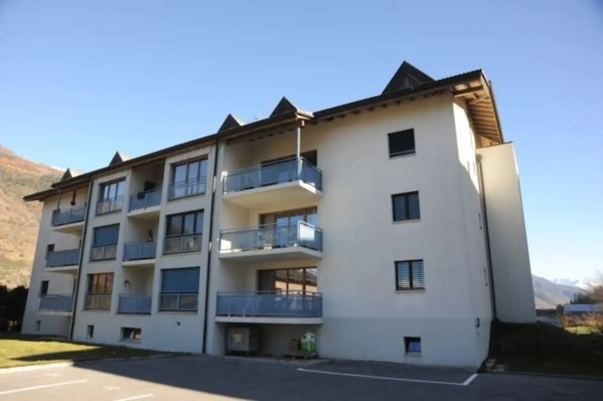Helle 4.5-Zimmer-Wohnung mit Bergblick in Turtmann – nach Vereinbarung verfügbar!
