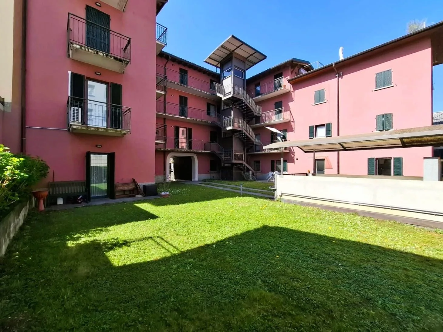 Vivere di lusso a Chiasso, nel Canton Ticino - Pratica soluzione da...