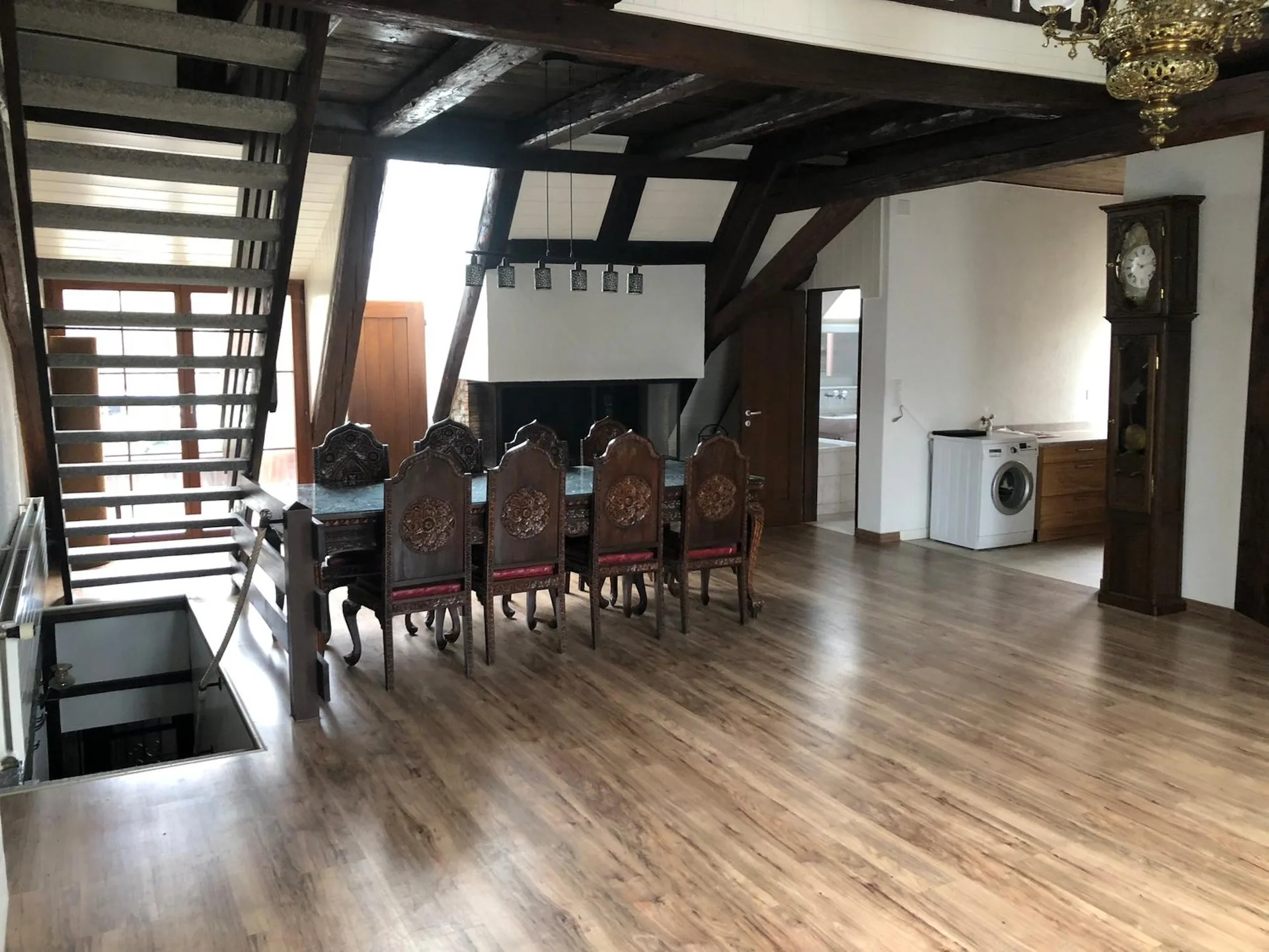 Appartement atelier exceptionnel de 3,5 pièces avec galerie au centre d'Arisdorf