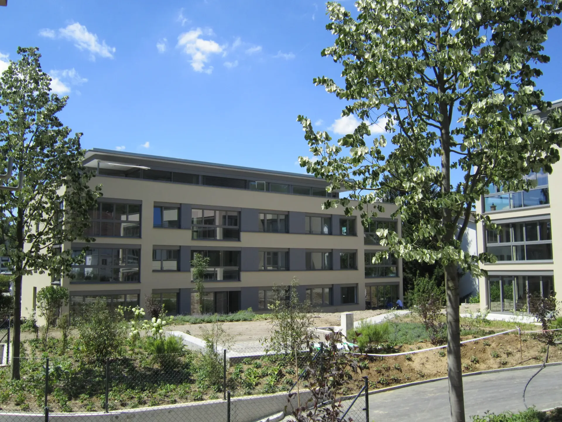 Moderne 3.5-Zimmerwohnung-Gartenwohnung 91m2 an zentraler Lage