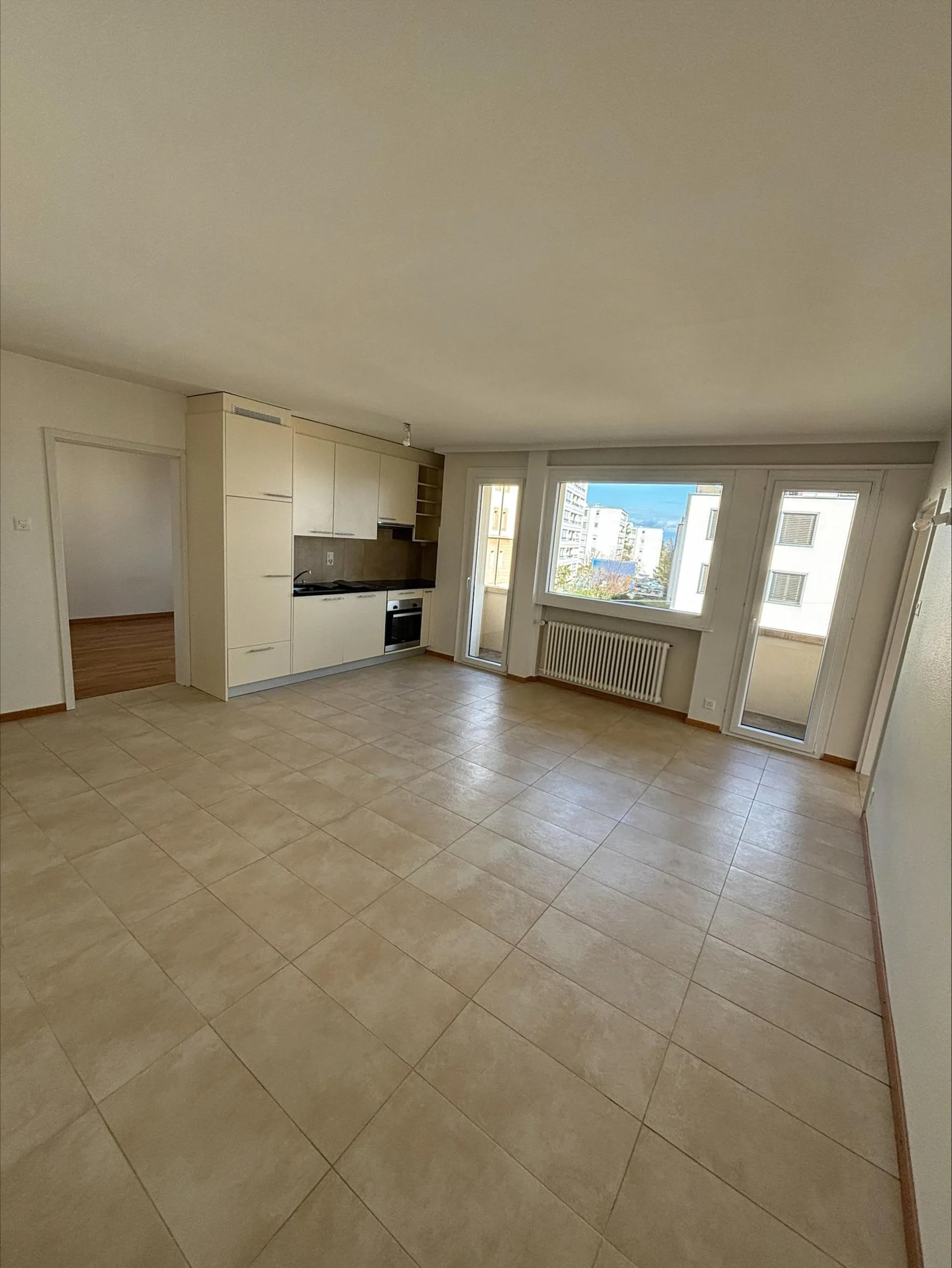 Geräumige 4-Zimmer-Wohnung mit Balkon in Neuchâtel