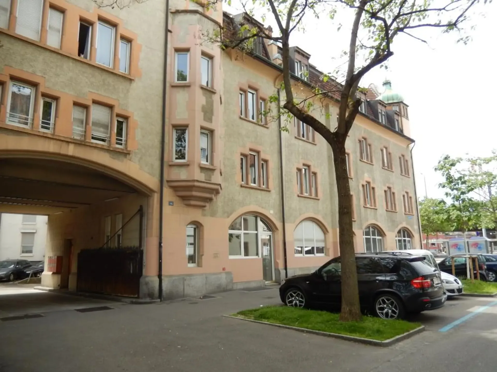 Grossflächige Wohnung im Herzen von Basel!