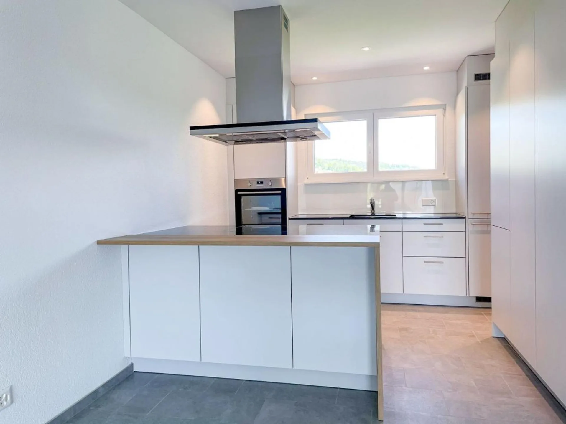 1. Nettomiete geschenkt! Exklusive 3½-Zimmer-Gartenwohnung an bester Lage in Reitnau!
