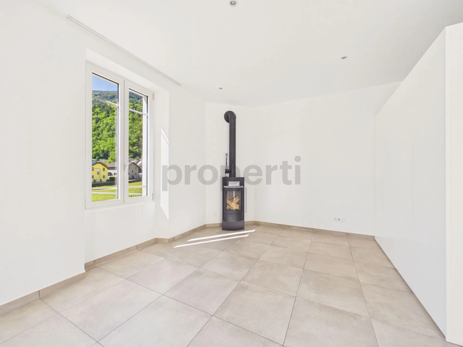 Palazzina a reddito con terreno disponibile edificabile R3
