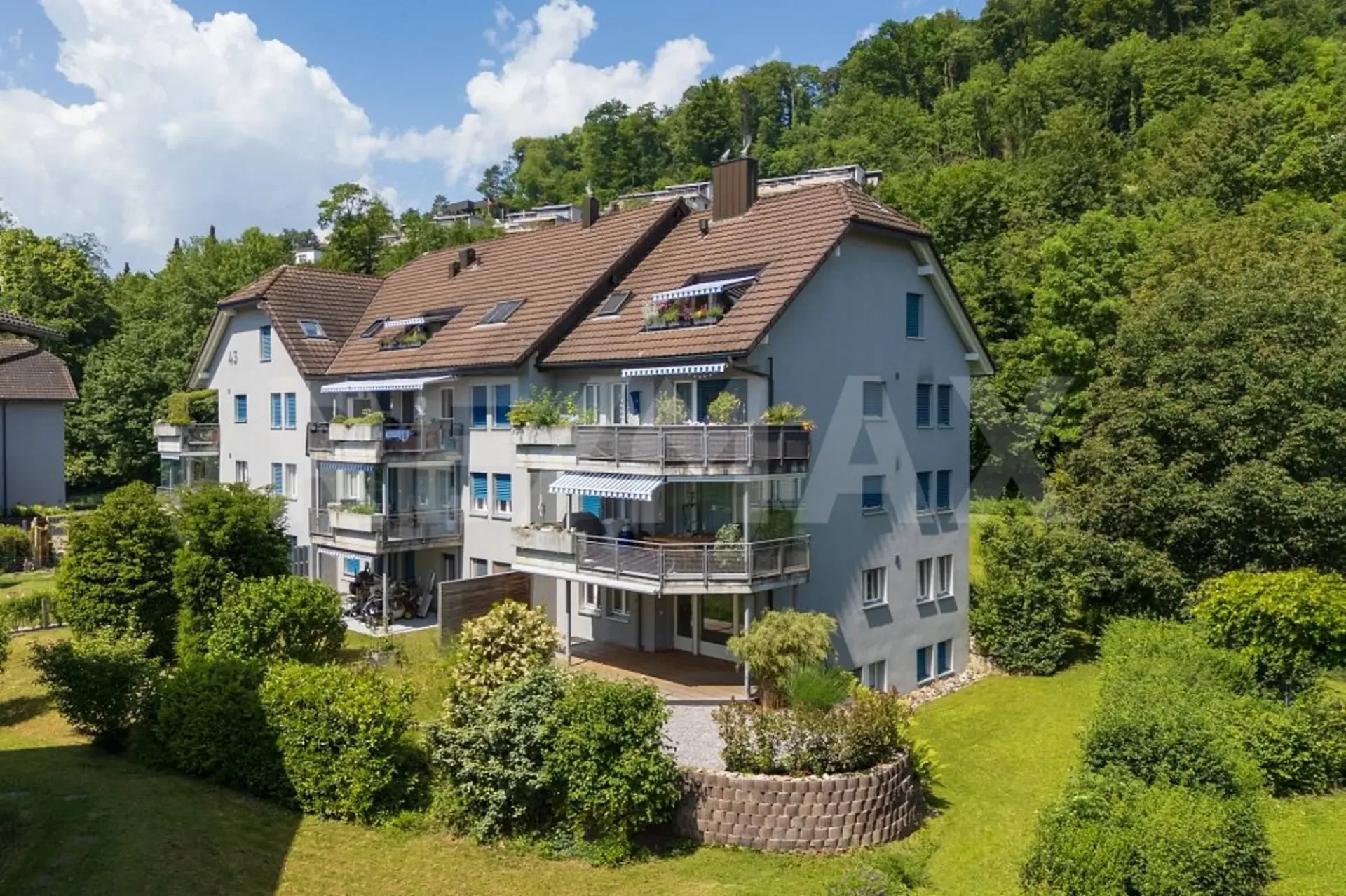 Moderne 4.5-Zi.-Gartenwohnung mit grossem Garten, sep. Hobbyraum und 2 TG-PP in Niedergösgen