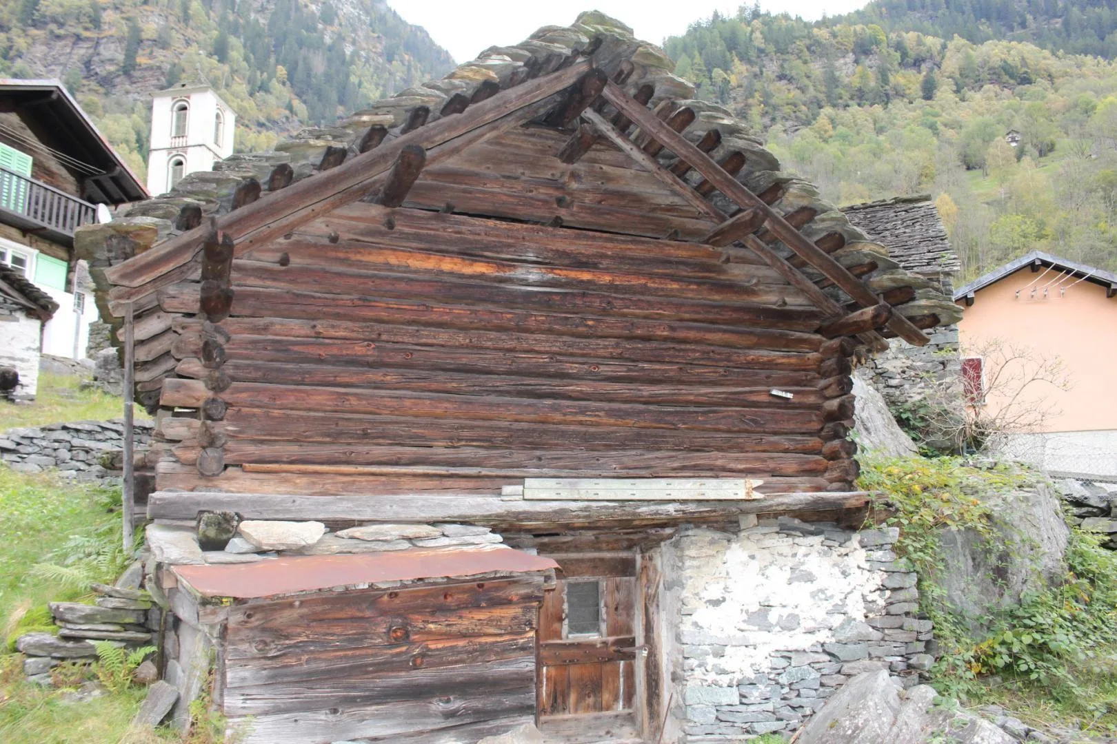 Rustico zum Ausbauen mit Garten  / rustico da riattare con giardino