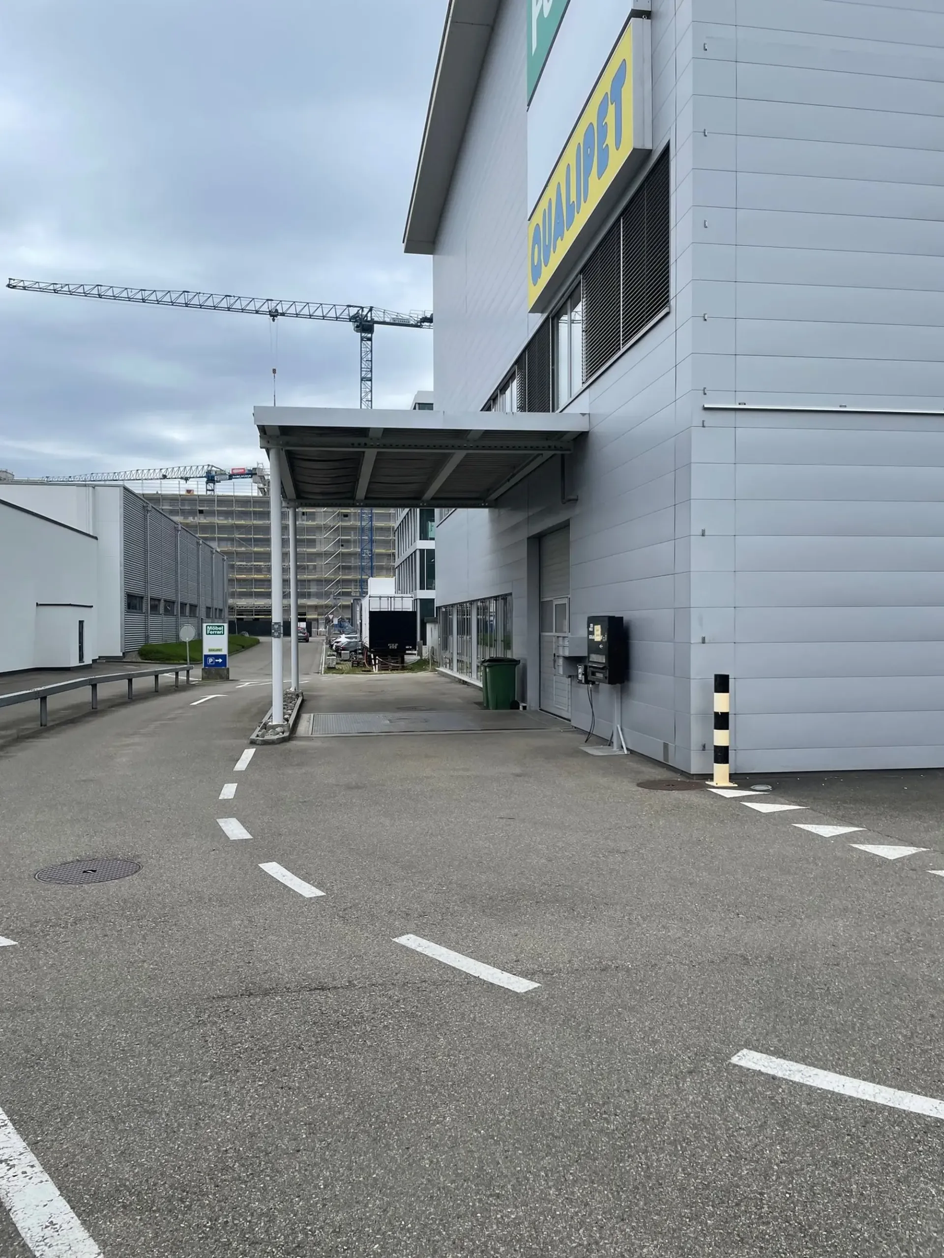 Top-Visibilität von der Zürichstrasse in Hinwil - 2'370 m²