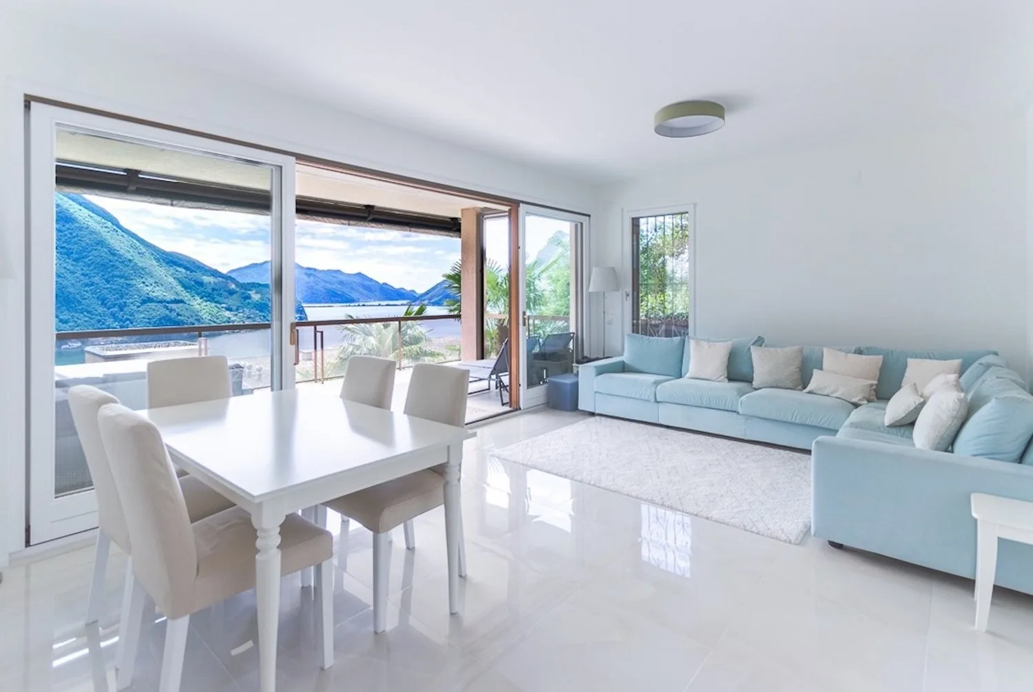 SPLENDIDO 3.5 LOCALI CON GIARDINO PRIVATO E VISTA LAGO