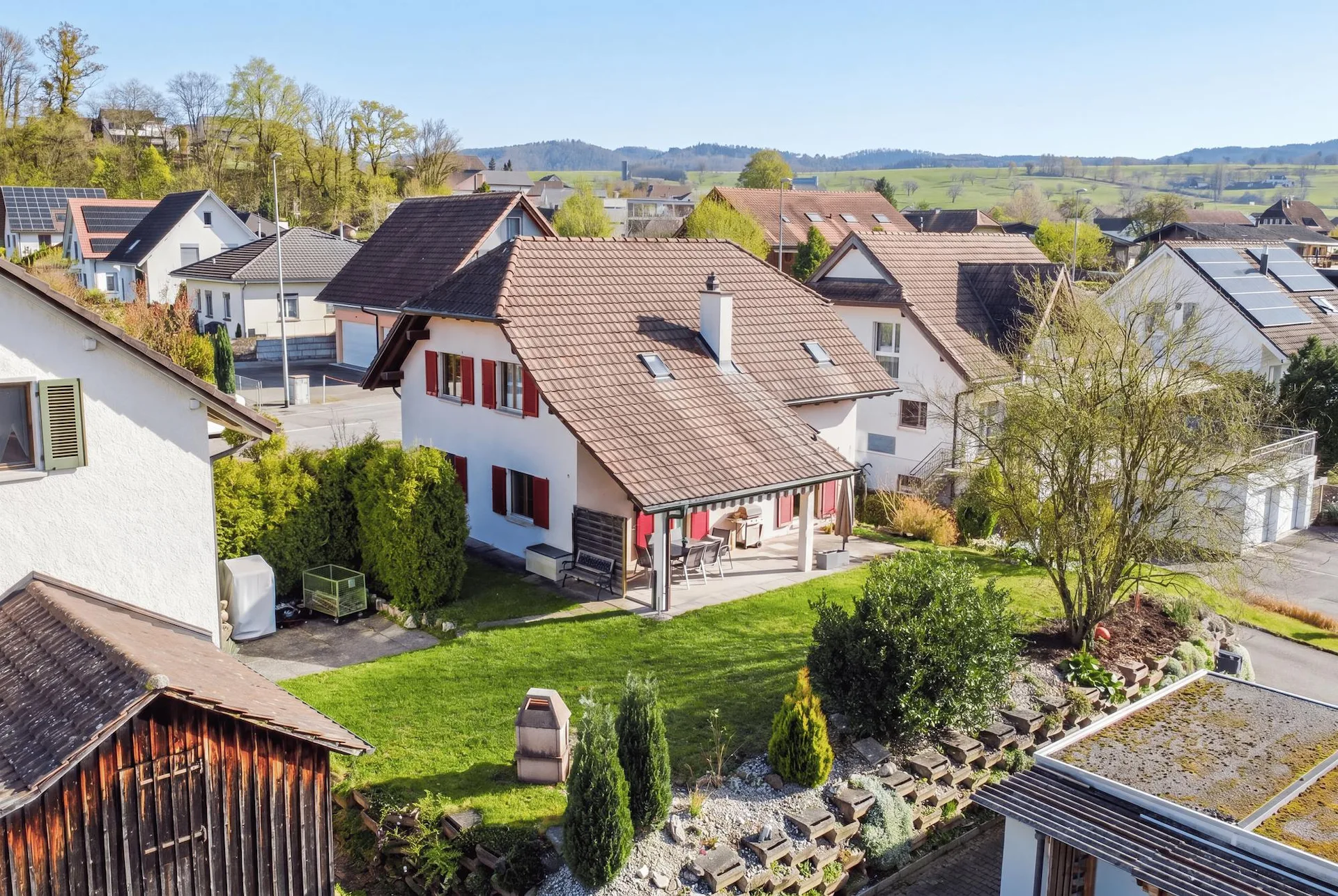 FAIR IM PREIS, FREISTEHEND UND GEPFLEGT - 5.5 ZIMMER EINFAMILIENHAUS