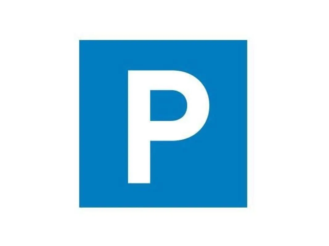 EINSTELLPLÄTZE ZU VERMIETEN