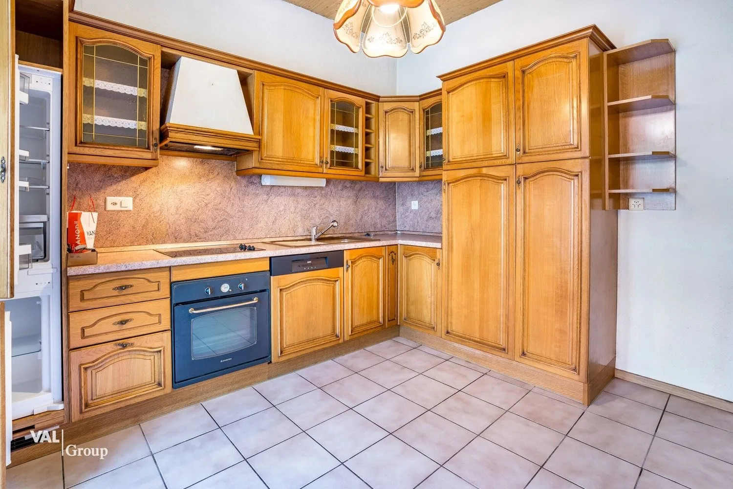 Appartement 4,5 pces, avec atelier dépôt de 64 m2, à rénover