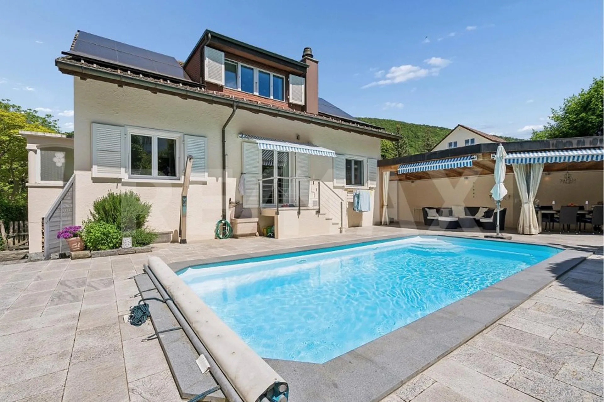 Familienfreundliches EFH in Oberdorf mit grossem Garten und Pool