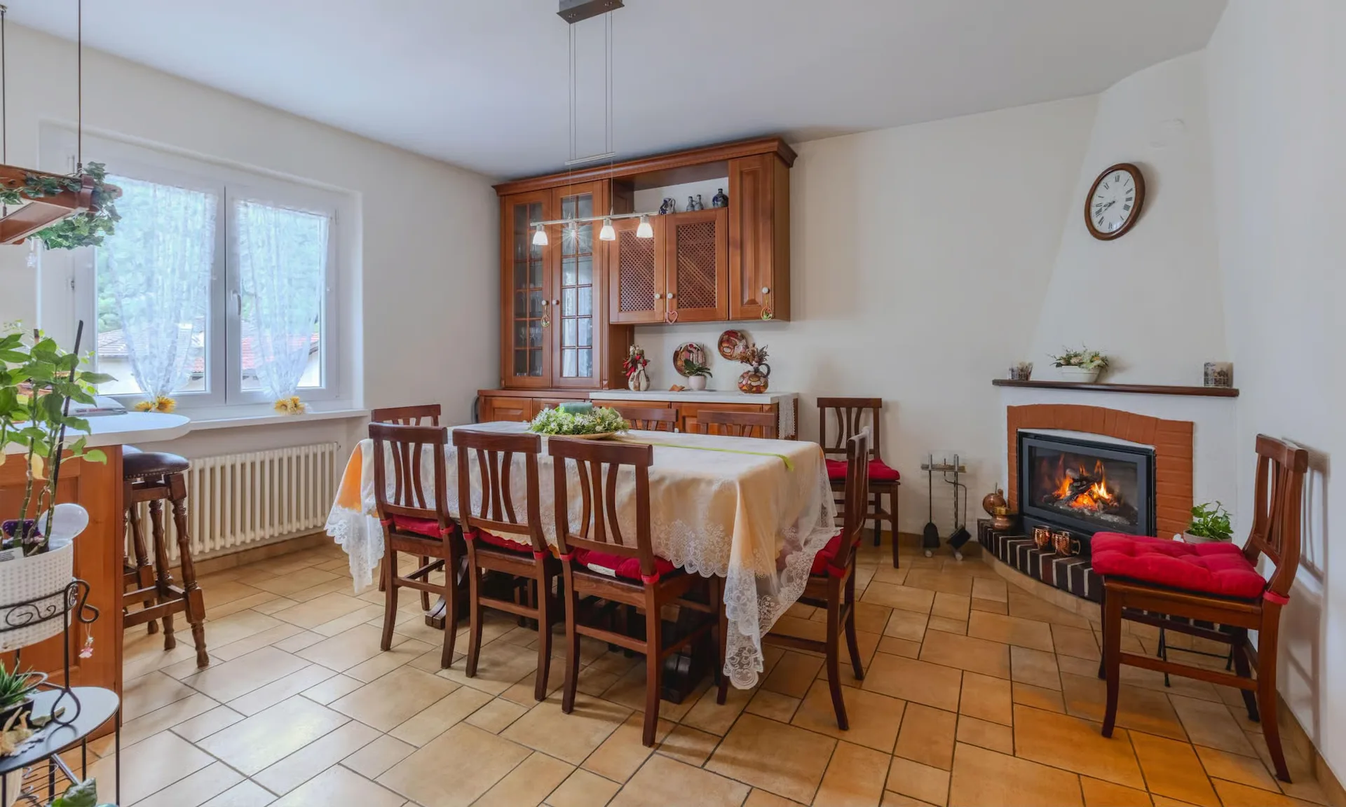 Willkommen in diesem gemütlichen und geräumigen 5.5-Zimmer-Haus mit kleinem Garten in Medeglia