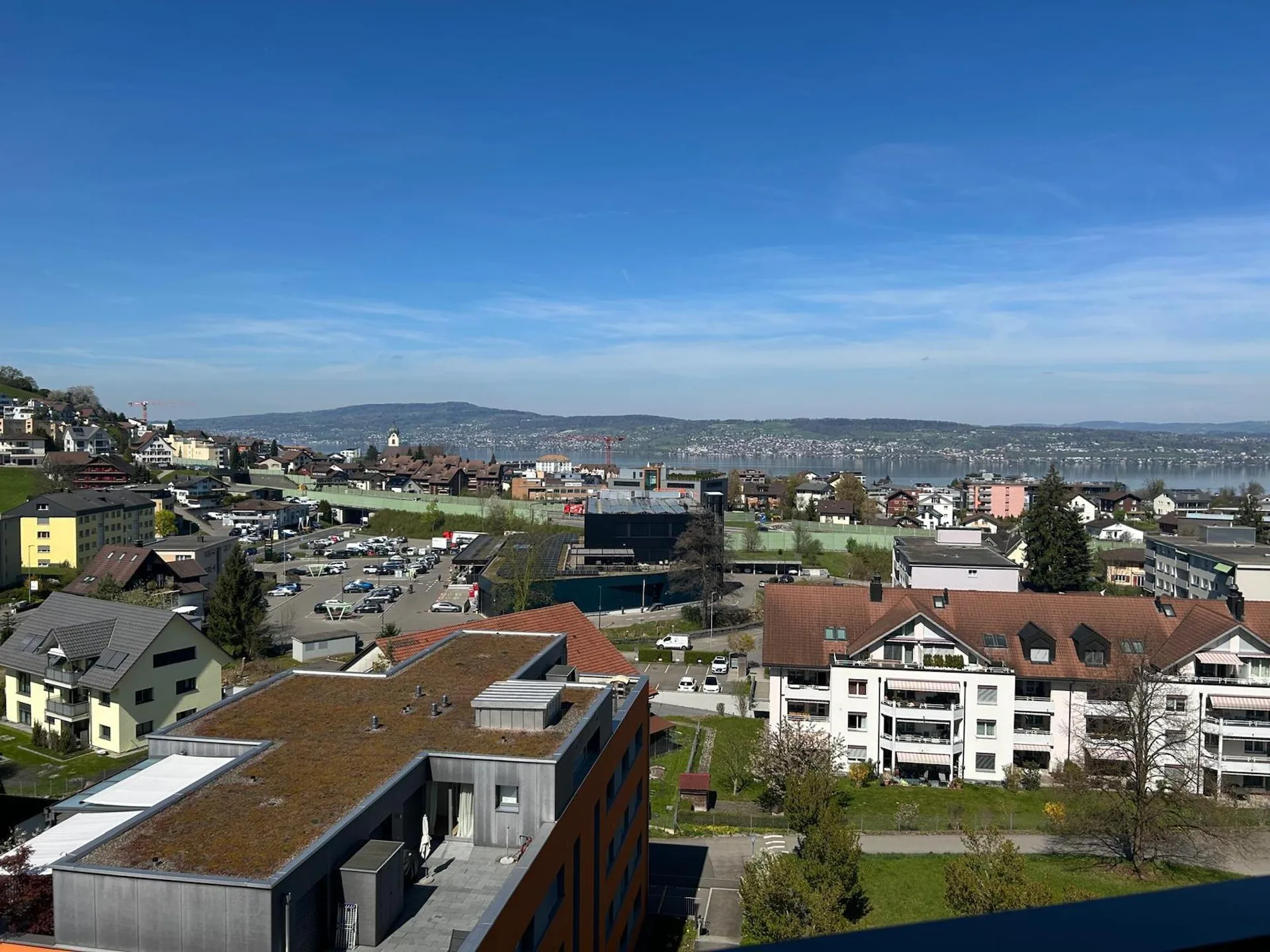 WG-Zimmer in 4.5-Zimmerwohnung im 8.OG mit Weitsicht in Wollerau