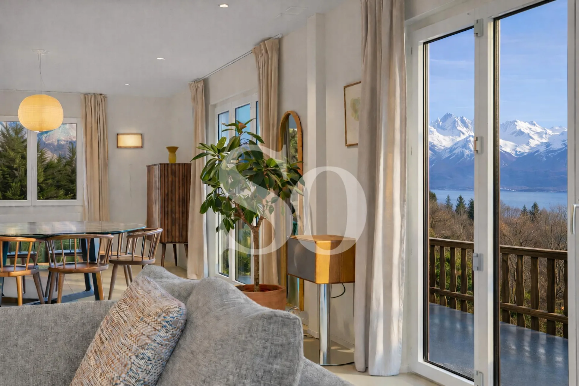 Exclusivité: Villa Rénovée avec Piscine, Vue Lac et Mont-Blanc