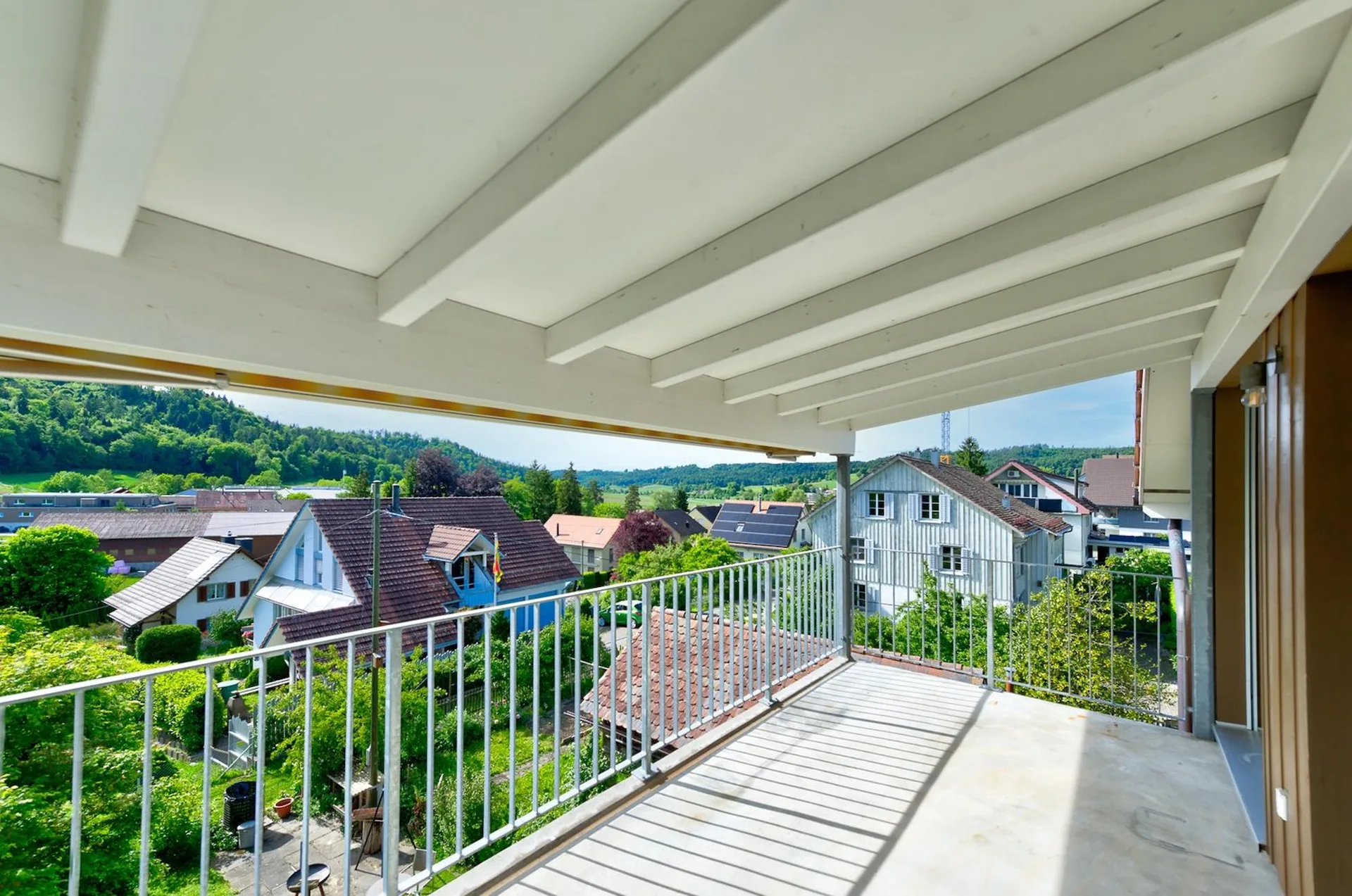 Neuwertige und grosszügige 3 ½-Zimmer Dachwohnung am Rande des alten Dorfkerns von Elgg