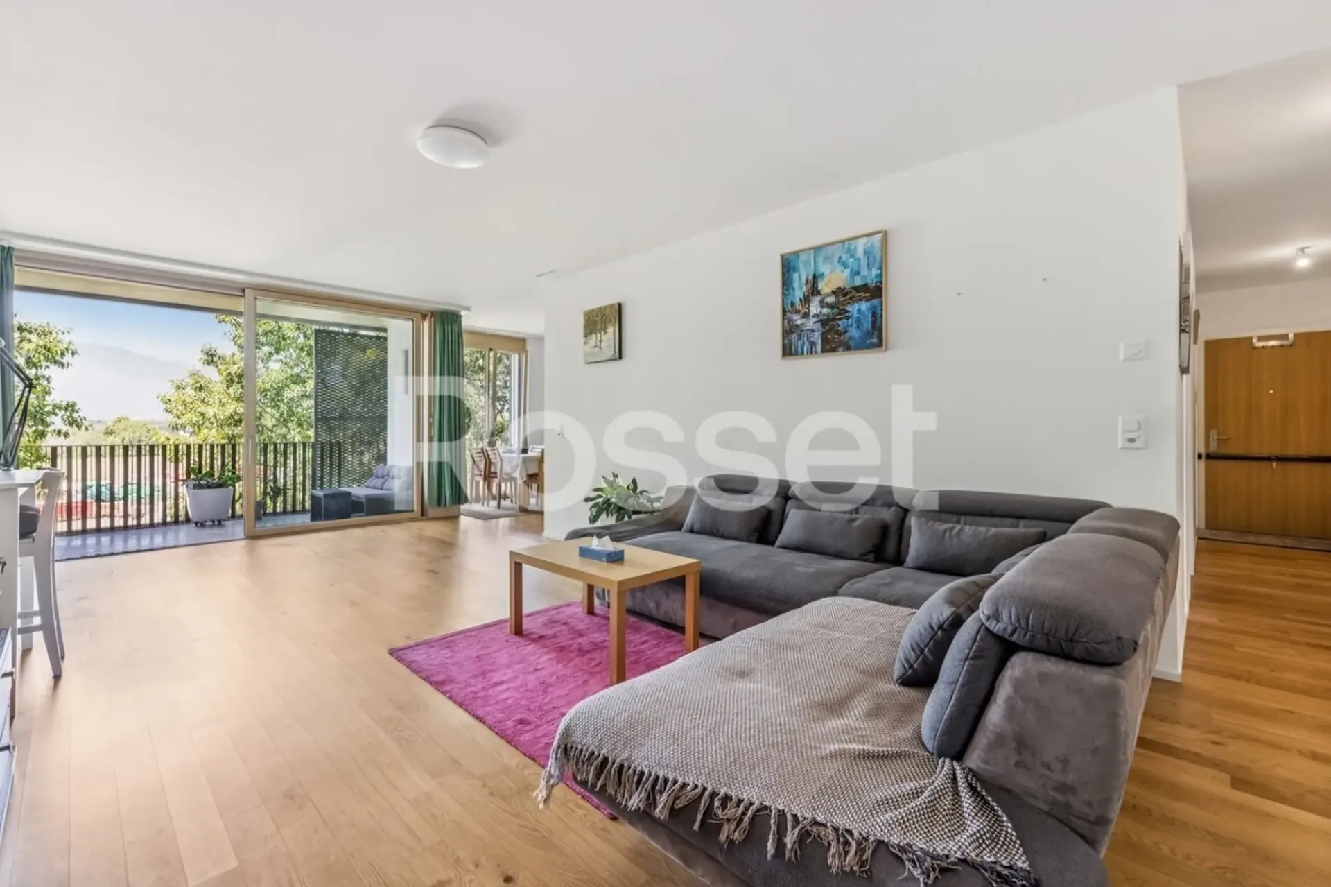 Exklusivität: Schönes 5-Zimmer-Apartment mit Terrasse in Zimeysa