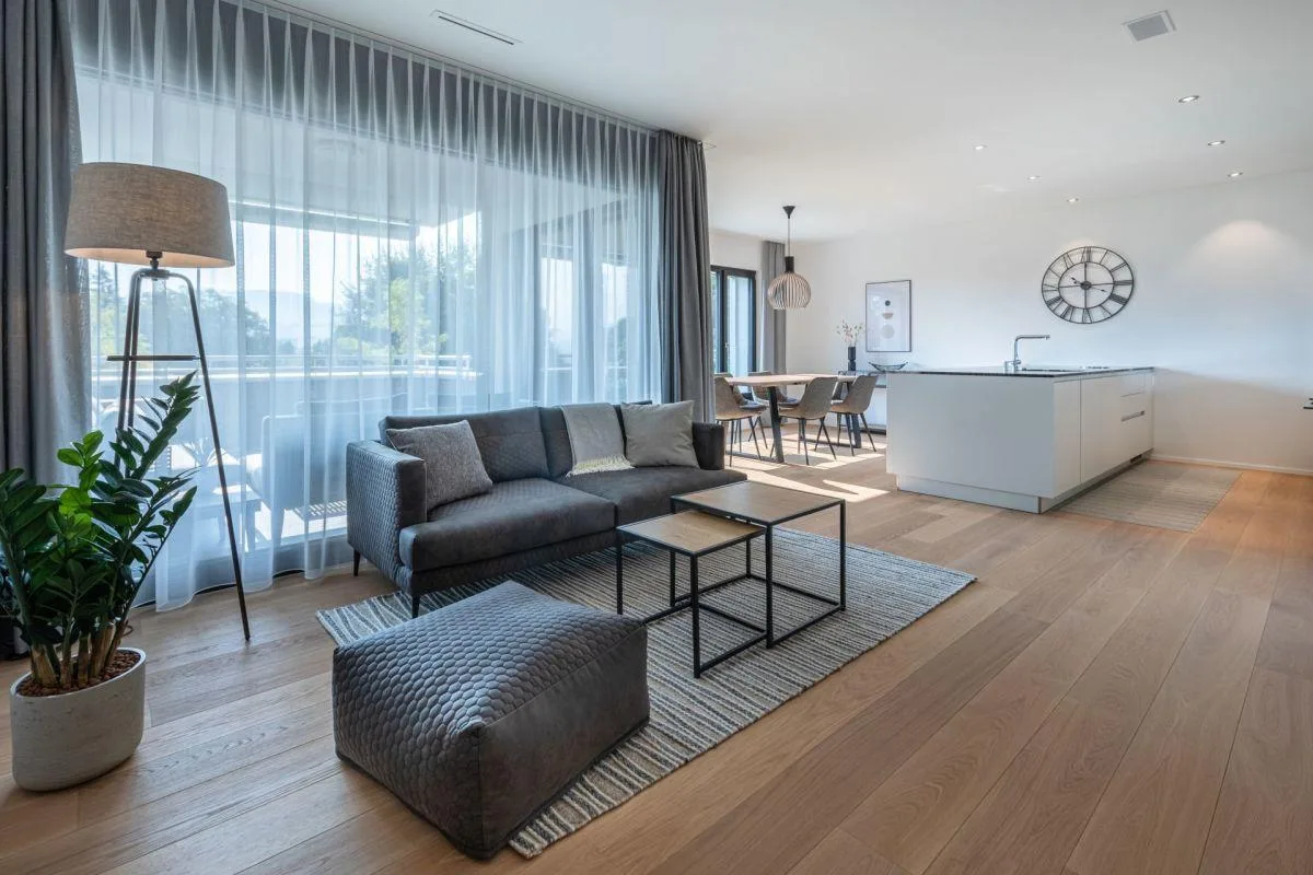 Modern, möbliert und zentral - 3.5-Zimmer-Wohnung in Rotmonten