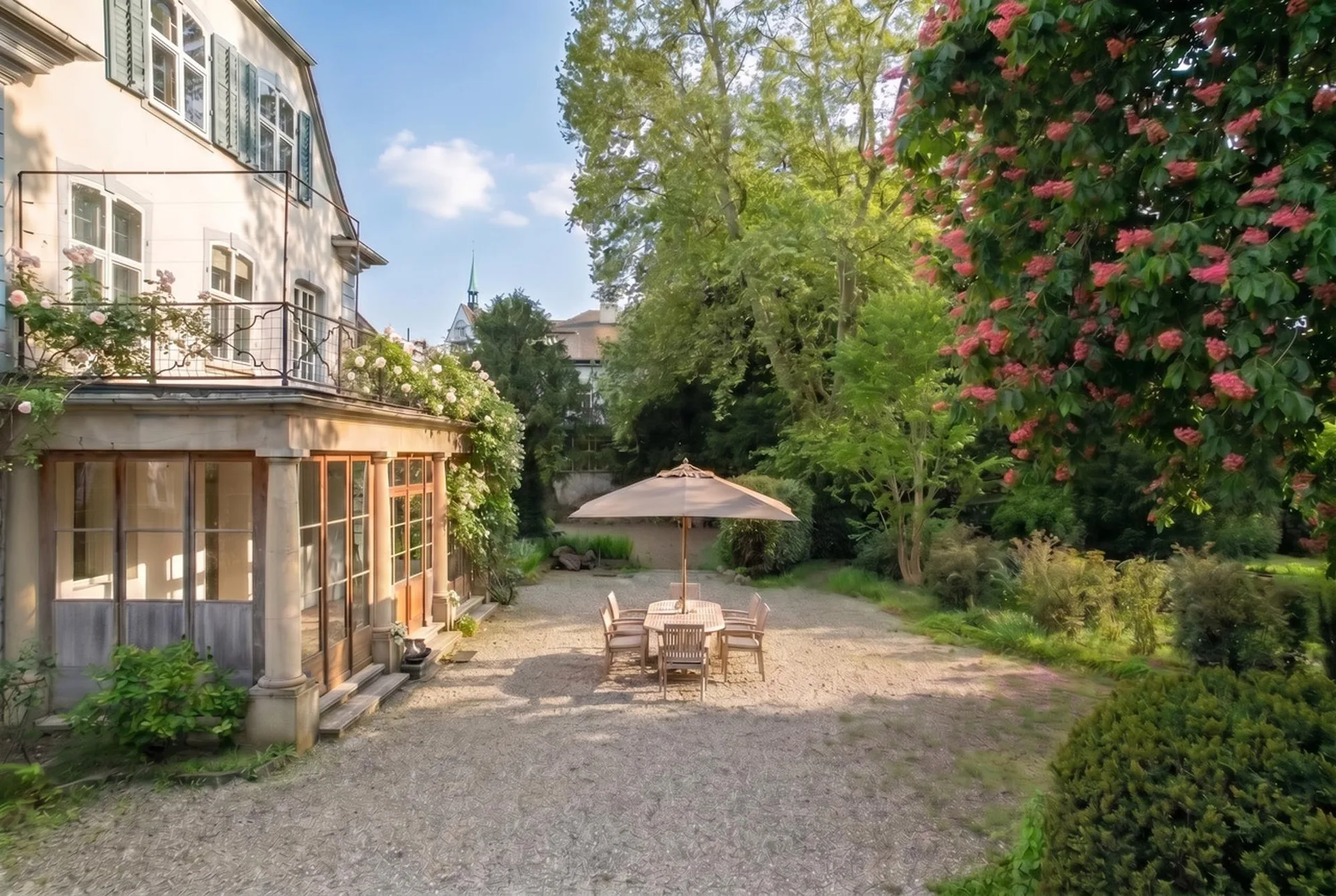 EINMALIGE GELEGENHEIT - HERRSCHAFTLICHES LANDHAUS MIT EINZIGARTIGER GARTENANLAGE