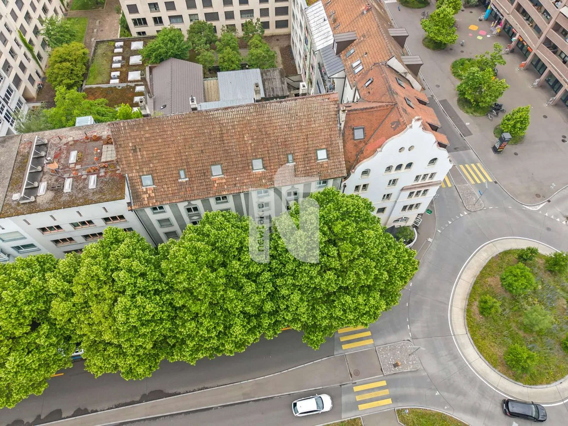 Helle und grosszügige 4.5-Zimmer-Wohnung mit Balkon und Gemeinschaftsgarten - nahe Badischer Bahnhof und Langen Erle