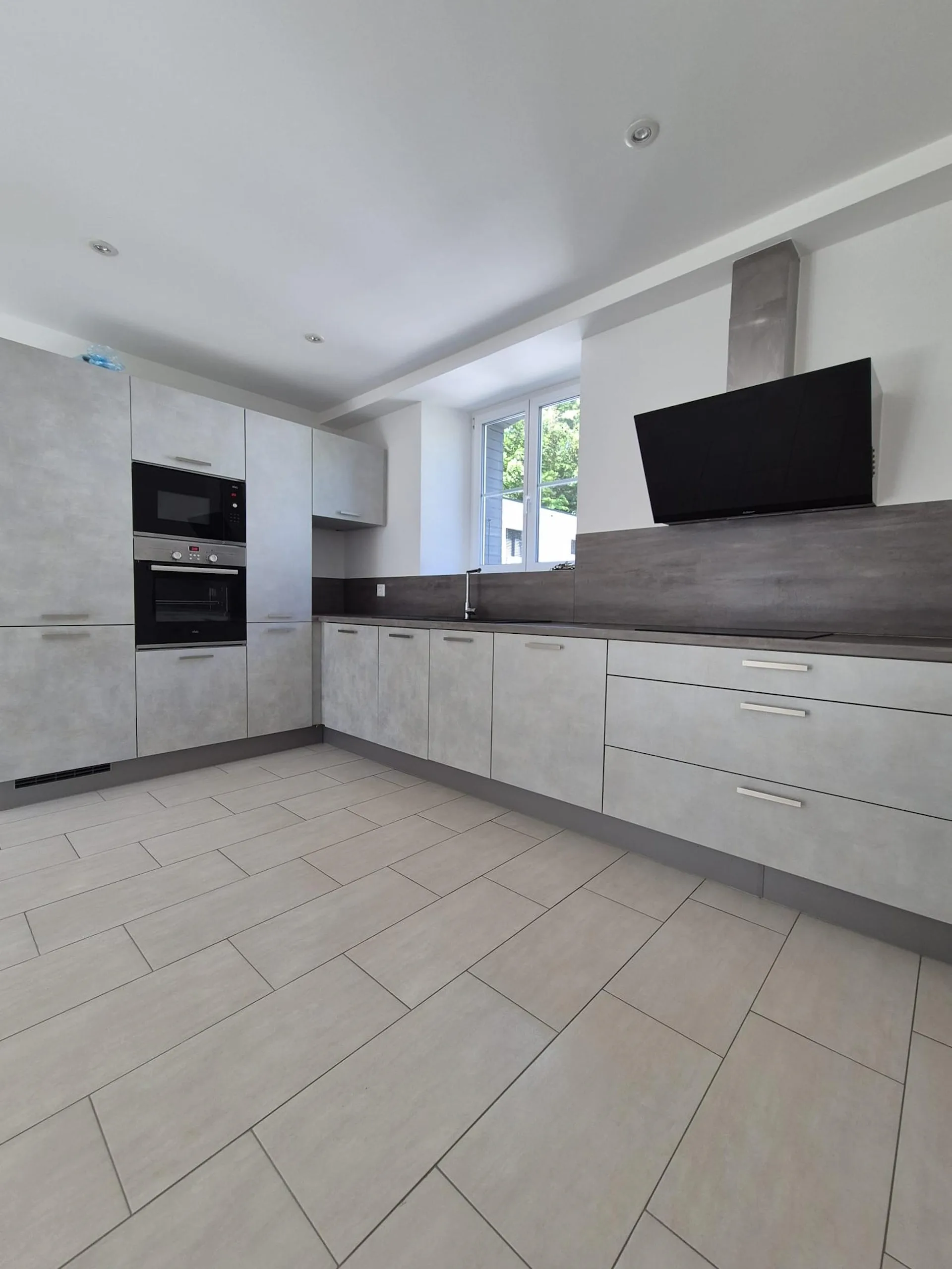 Wohnung mit 4.5 Zimmern im 1. Stock