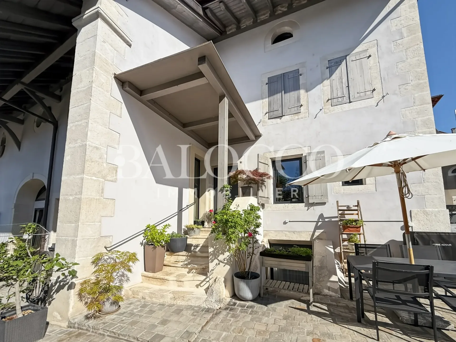 Très jolie maison villageoise au centre du village
