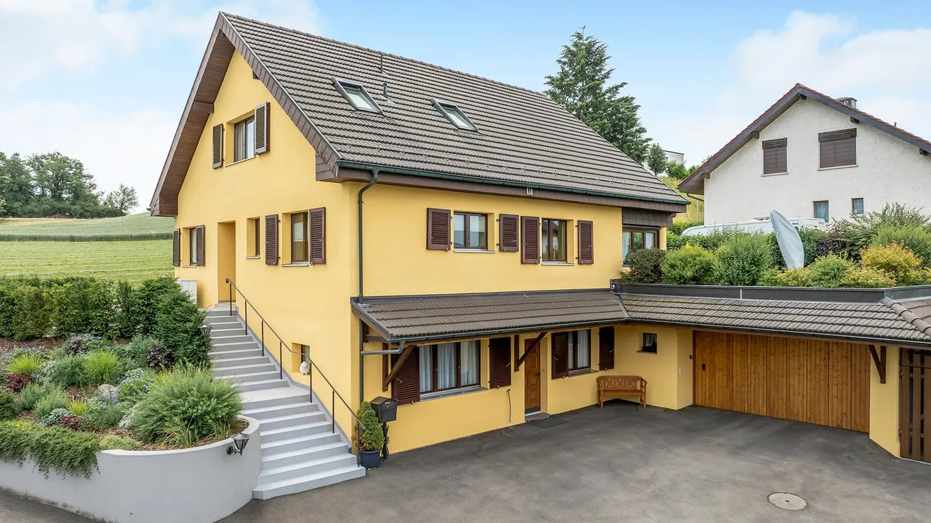 Wunderschönes und freistehendes 7.5 Zimmer Einfamilienhaus