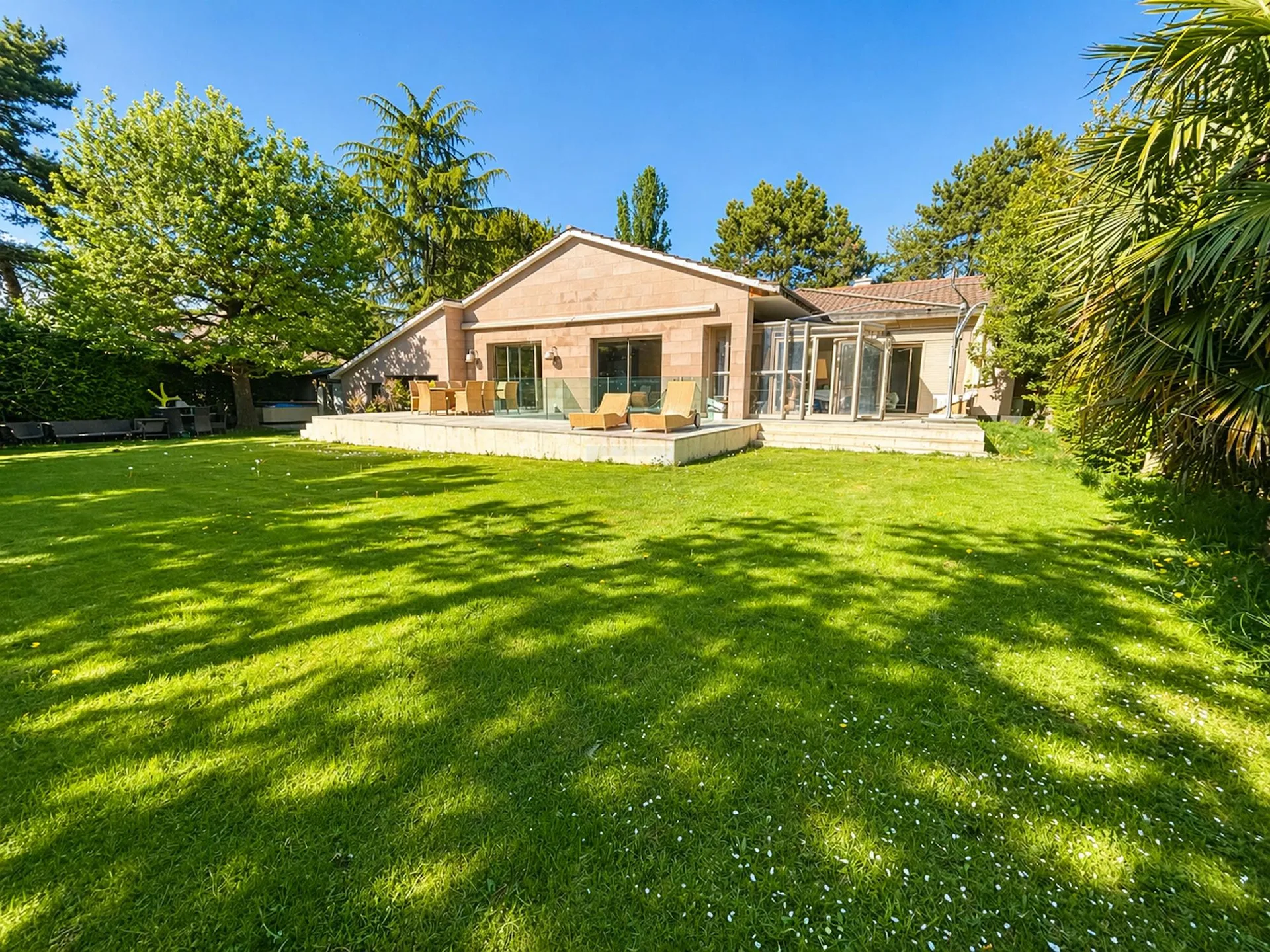Très belle Villa mitoyenne dans un secteur prisé de Cologny
