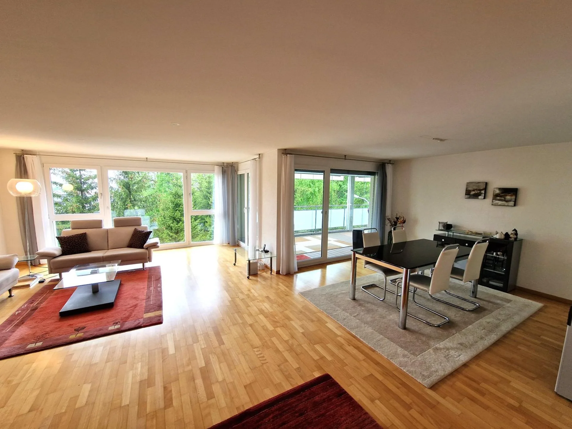 Attraktive 4.5-Zimmer-Wohnung mit Balkon und privatem Hobby-/Waschraum