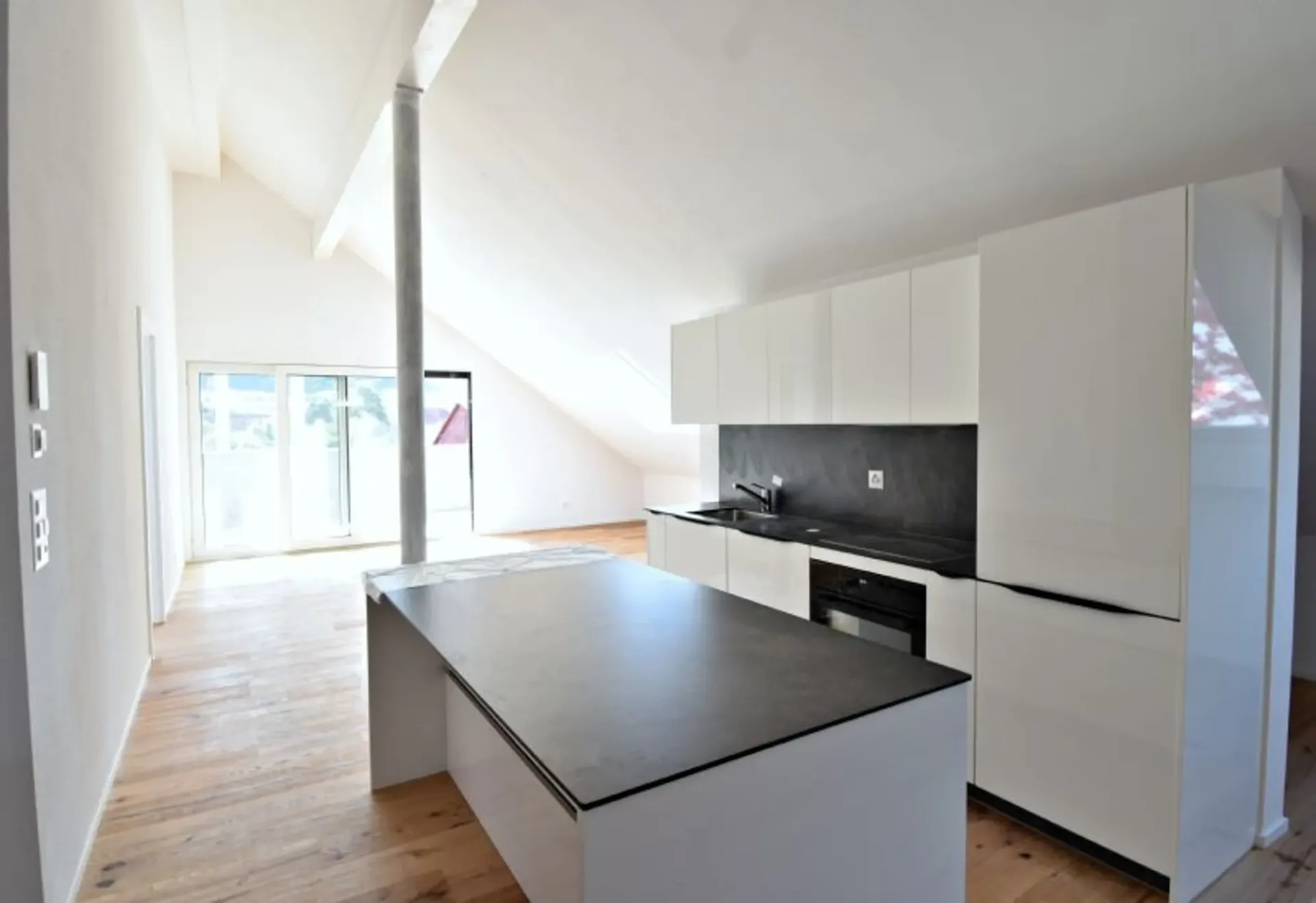 Helle und grosse 3.5-Zimmerwohnung an Top Lage