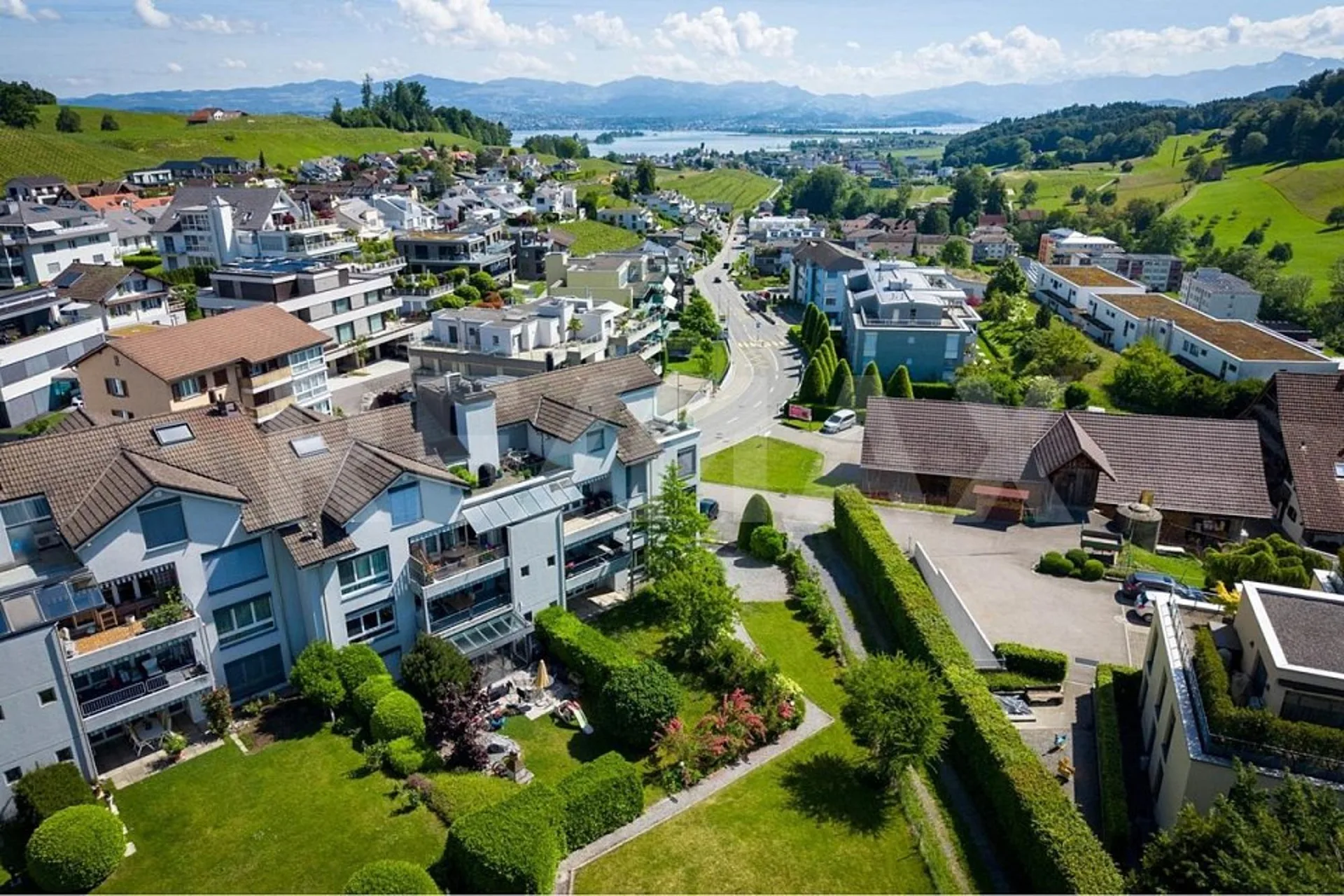 Modernes Wohnen eingebettet in die Natur / 4.5 Zimmerwohnung im Erdgeschoss / Im Baurecht