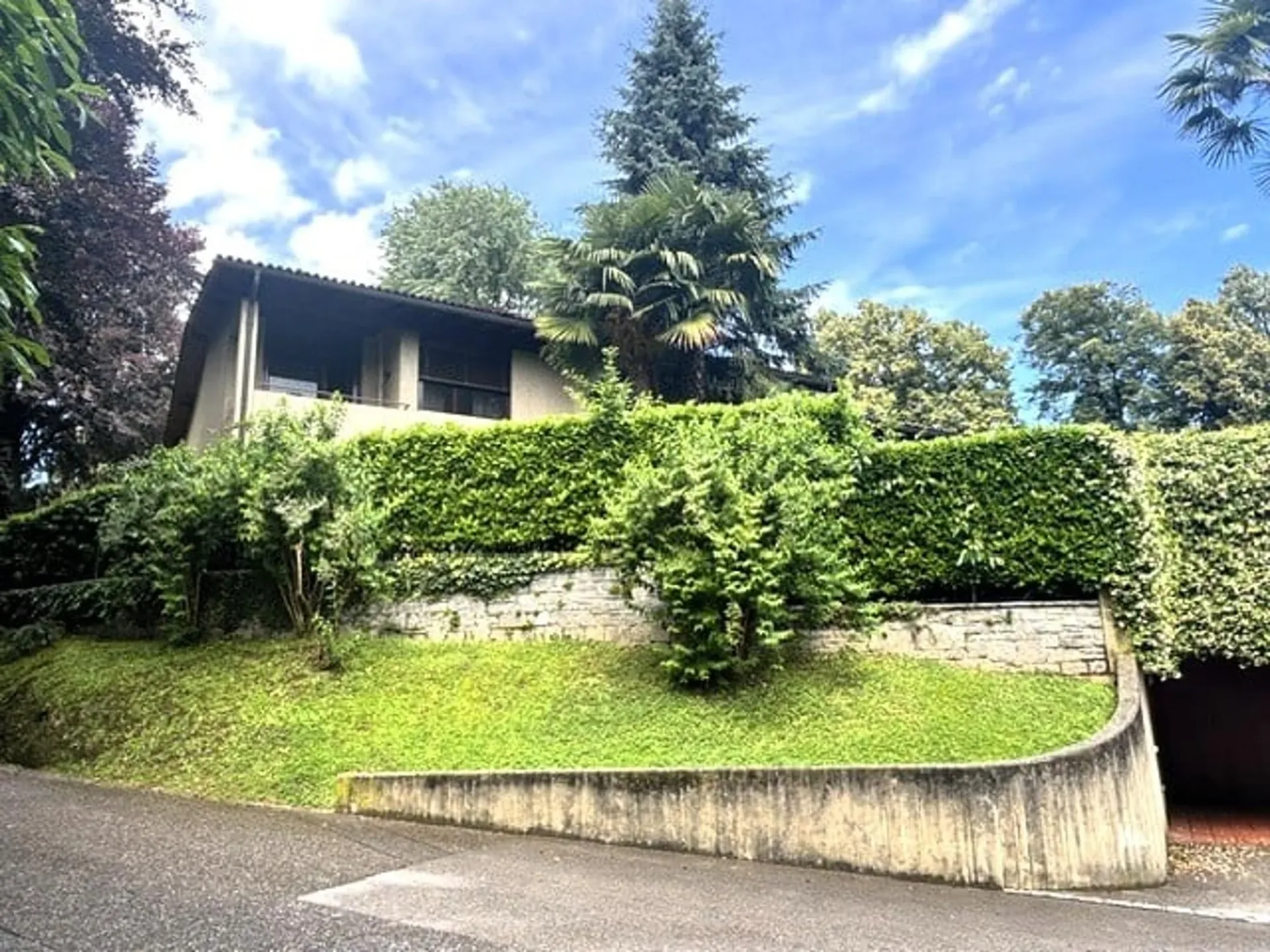 Elegantes Reihenhaus mit 5,5 Zimmern in Lugano – Via Montalbano