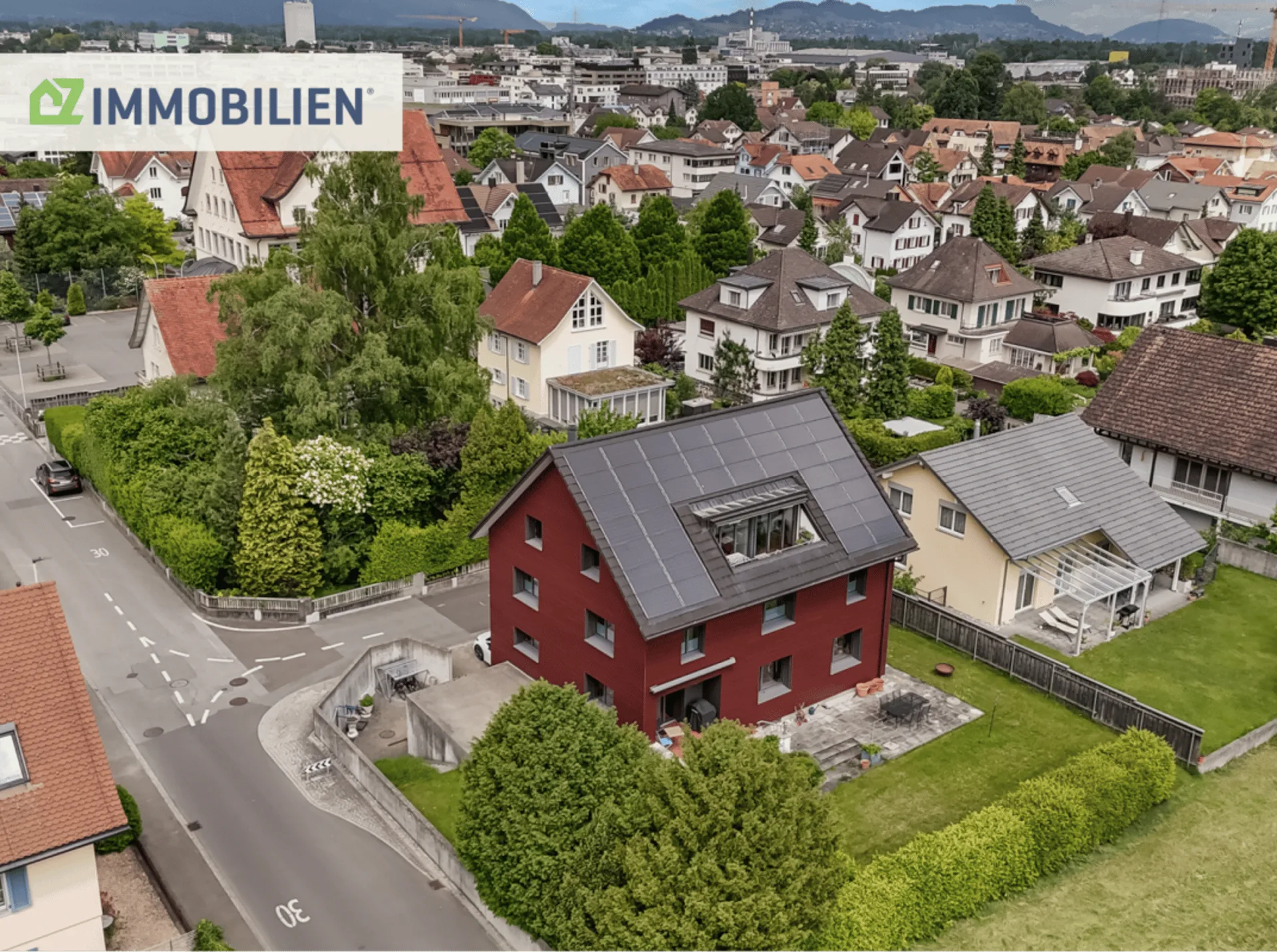 Single-family house with annex, PV system & 10 rooms - ideal for families