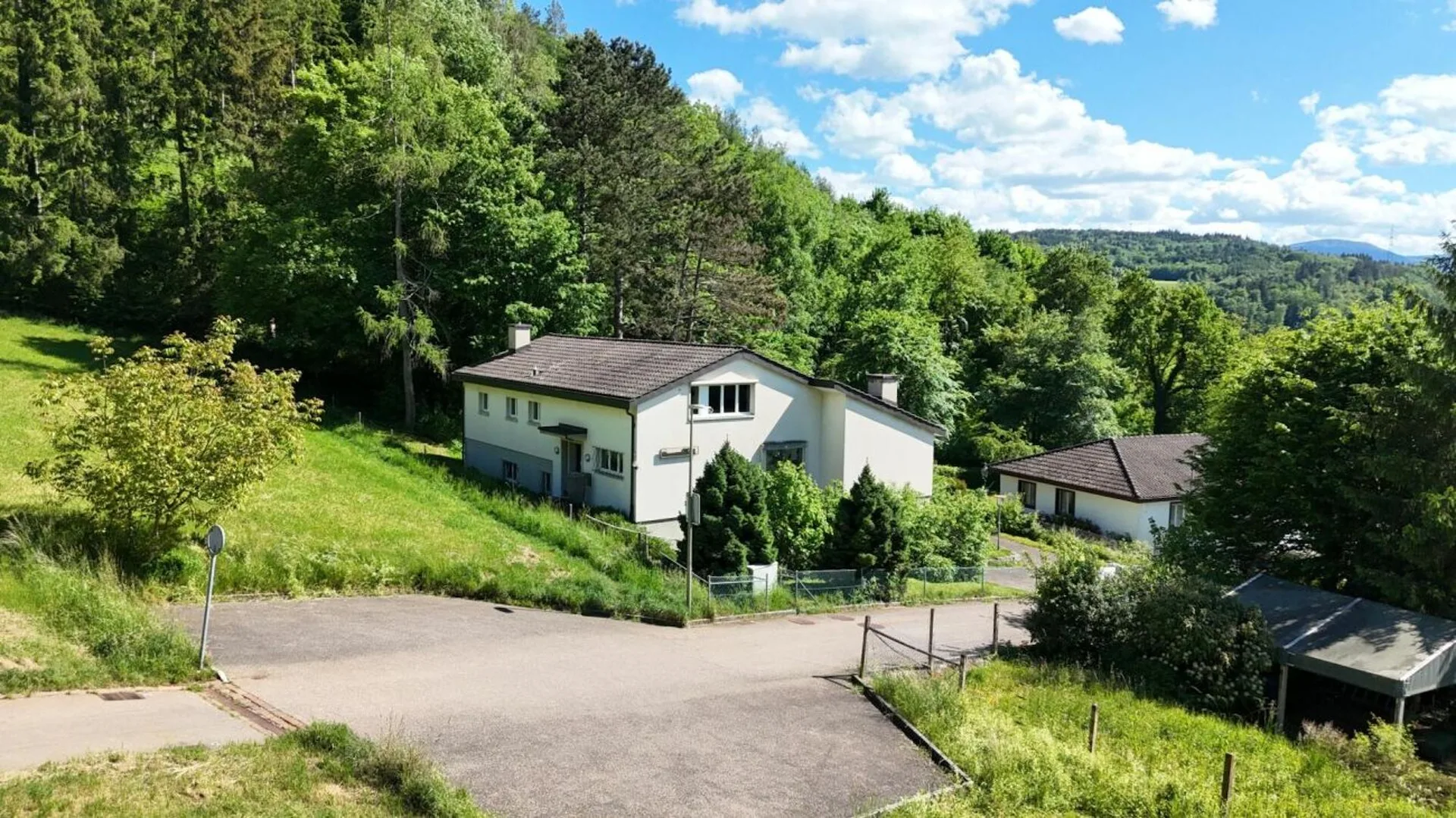 mit grosszügigem Grundstück - Einfamilienhaus an privilegierter Lage