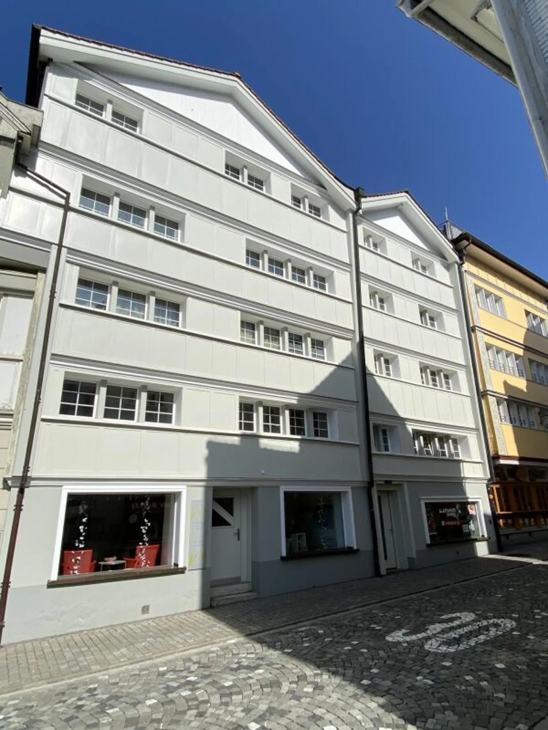 Appartamento affascinante vicino al centro città! Altezza della stanza 2,12m. Accessibile! Luminoso. Ristrutturato. 3,0 stanze in una casa elegante!