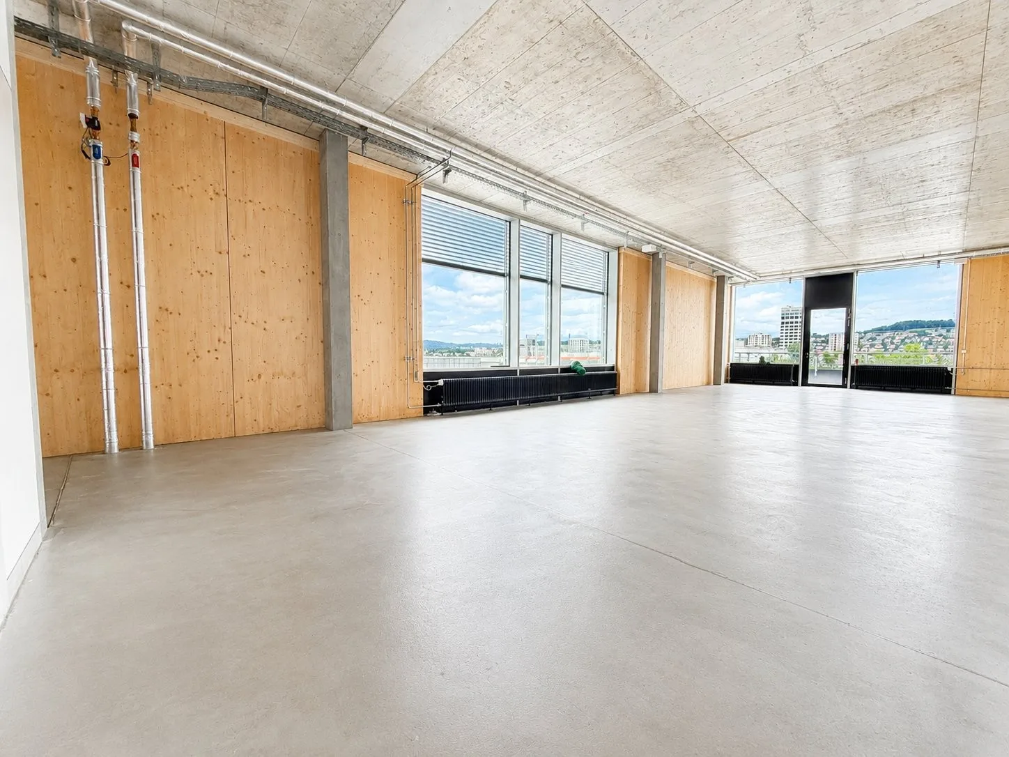 Modernes Büro mit Terrasse und schöner Aussicht in Zürich-Albisrieden