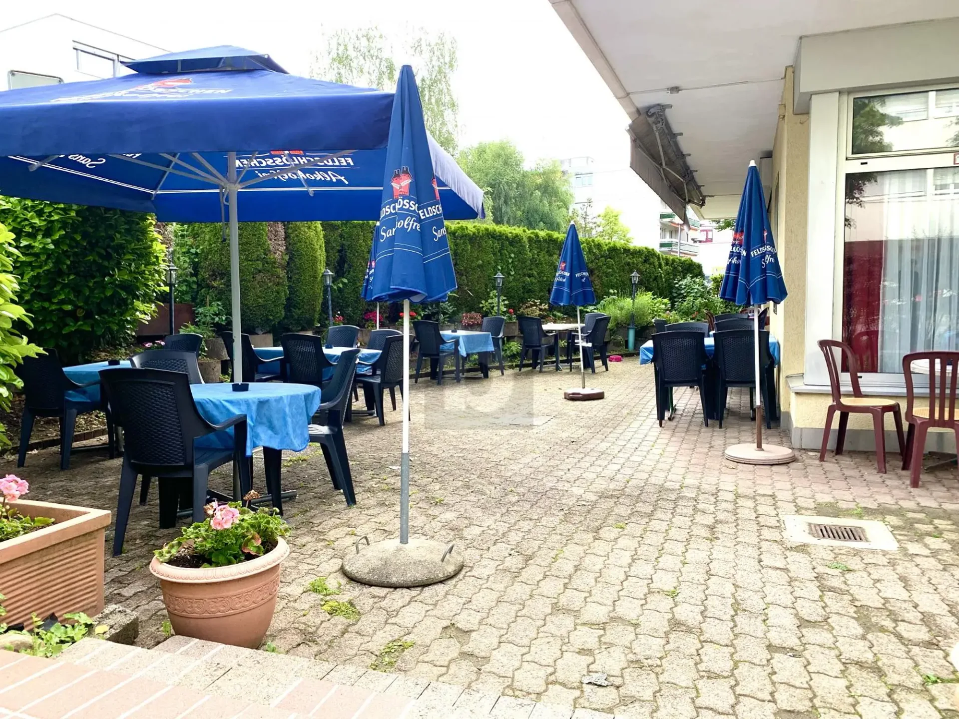 Restaurant mit Terrasse und Bar