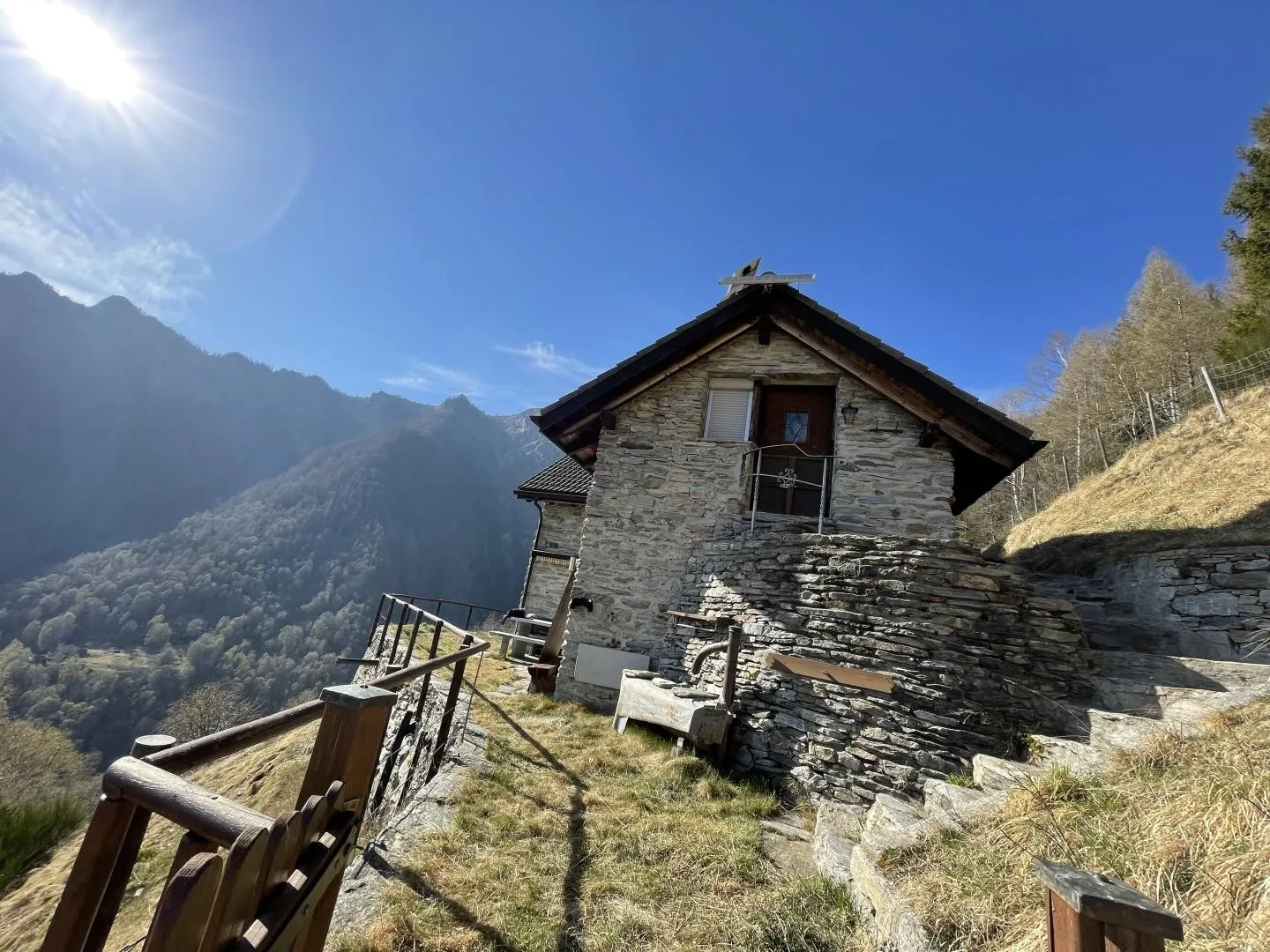 4 1/2-Zimmer-Rustico mit einem großen Grundstück von 12.000m2 in sc...