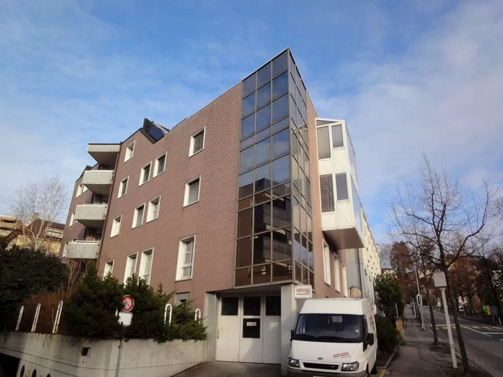 Place de parc intérieure à l'Av. de Montoie 36, Lausanne
