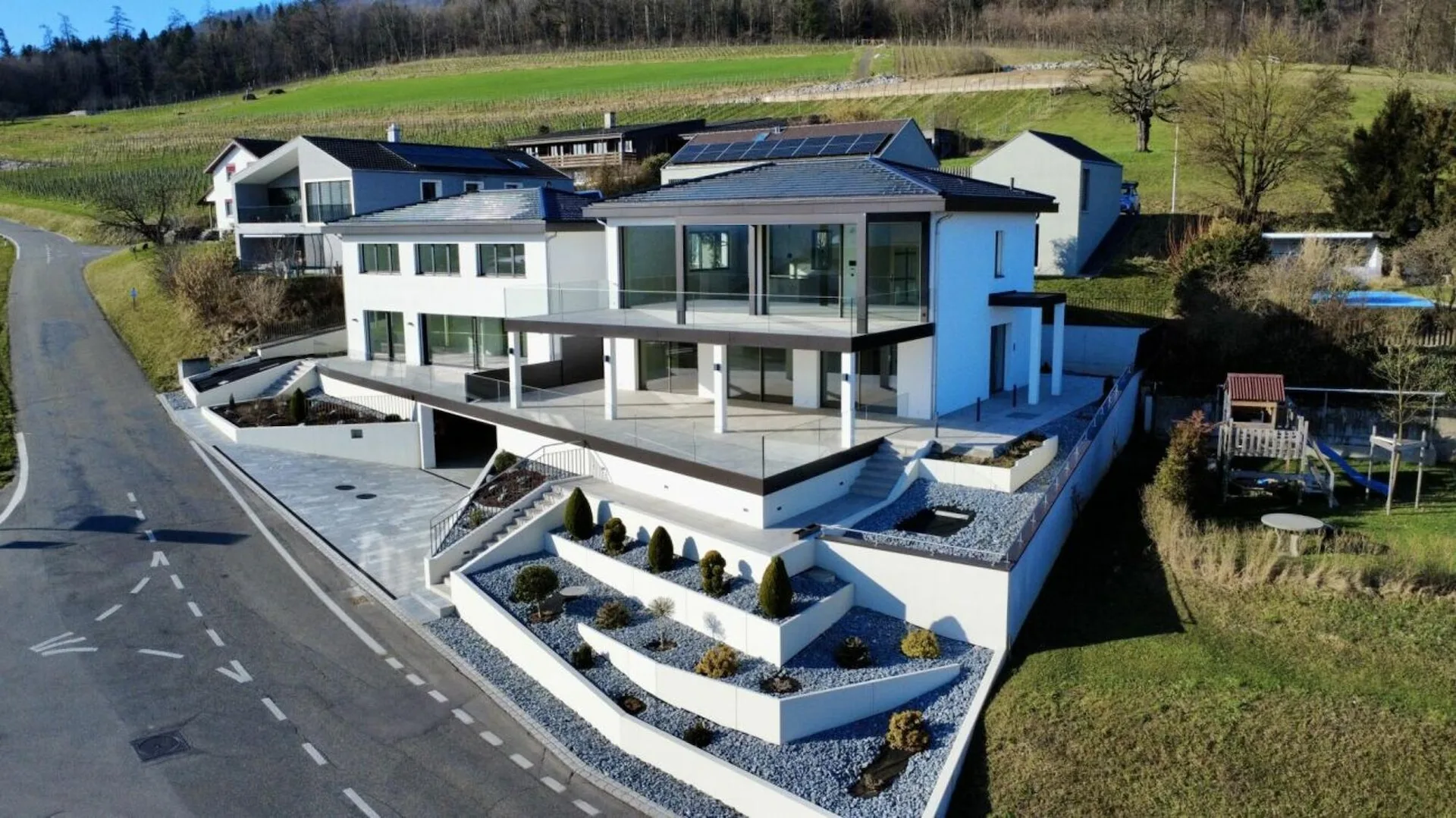 Traumhaus mit moderner Technik, Solaranlage und spektakulärer Terrasse in Auenstein
