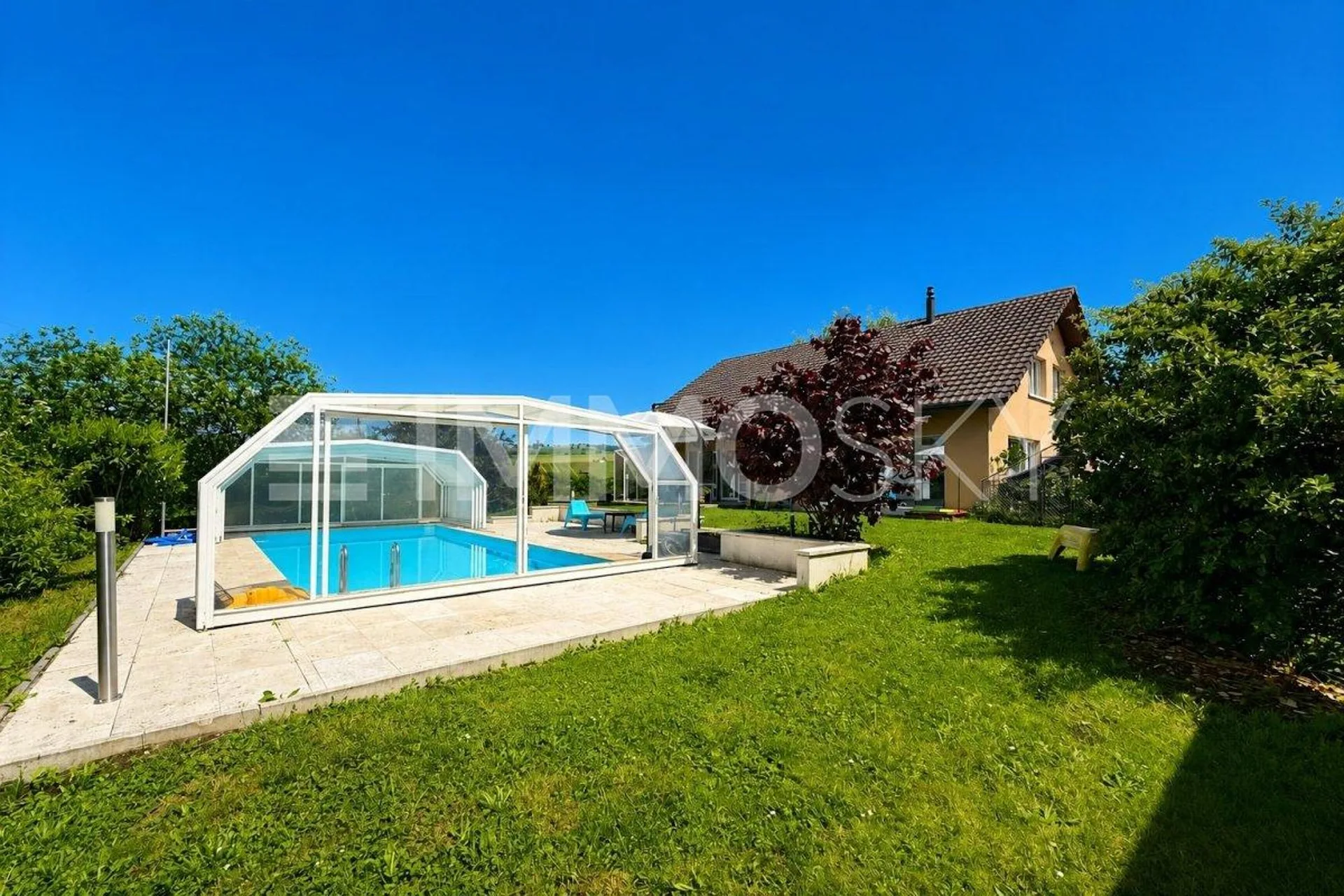 Belle villa familiale à Chavornay avec piscine couverte