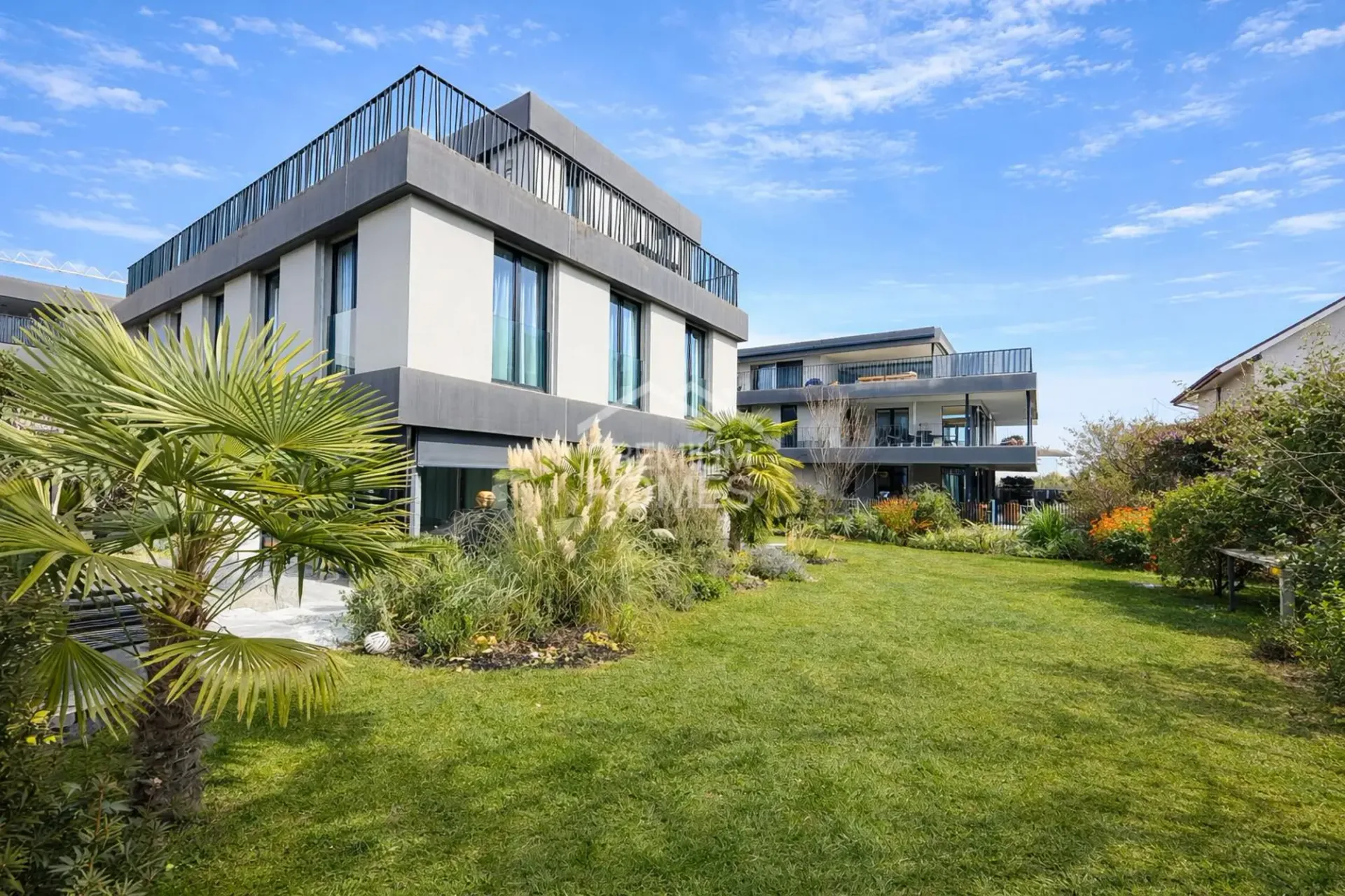 Exklusive Designvilla mit Garten und Weitsicht